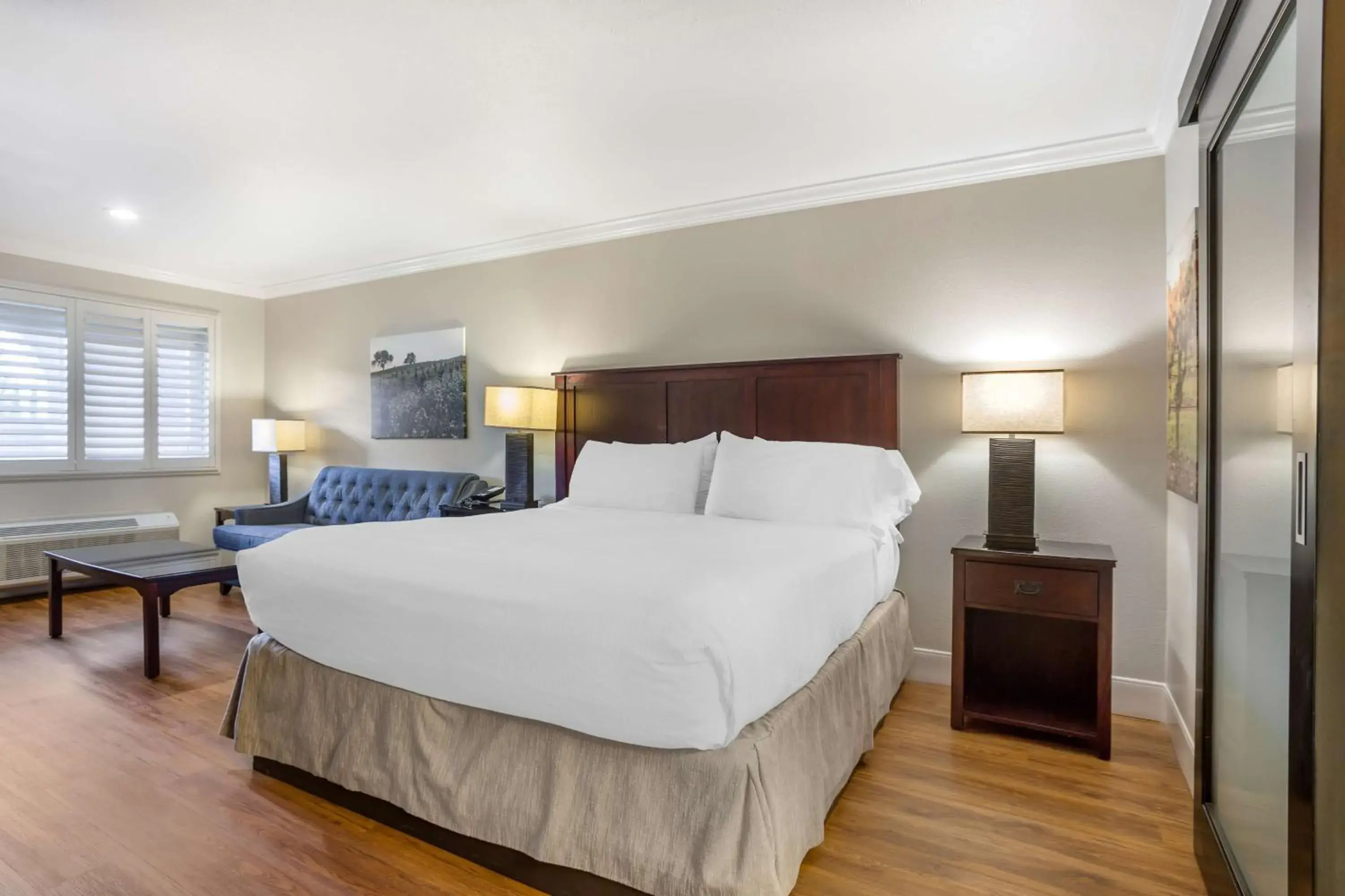 Bedroom, Bed in Best Western Dry Creek Inn Bedroom, Bed in Best Western Dry Creek Inn