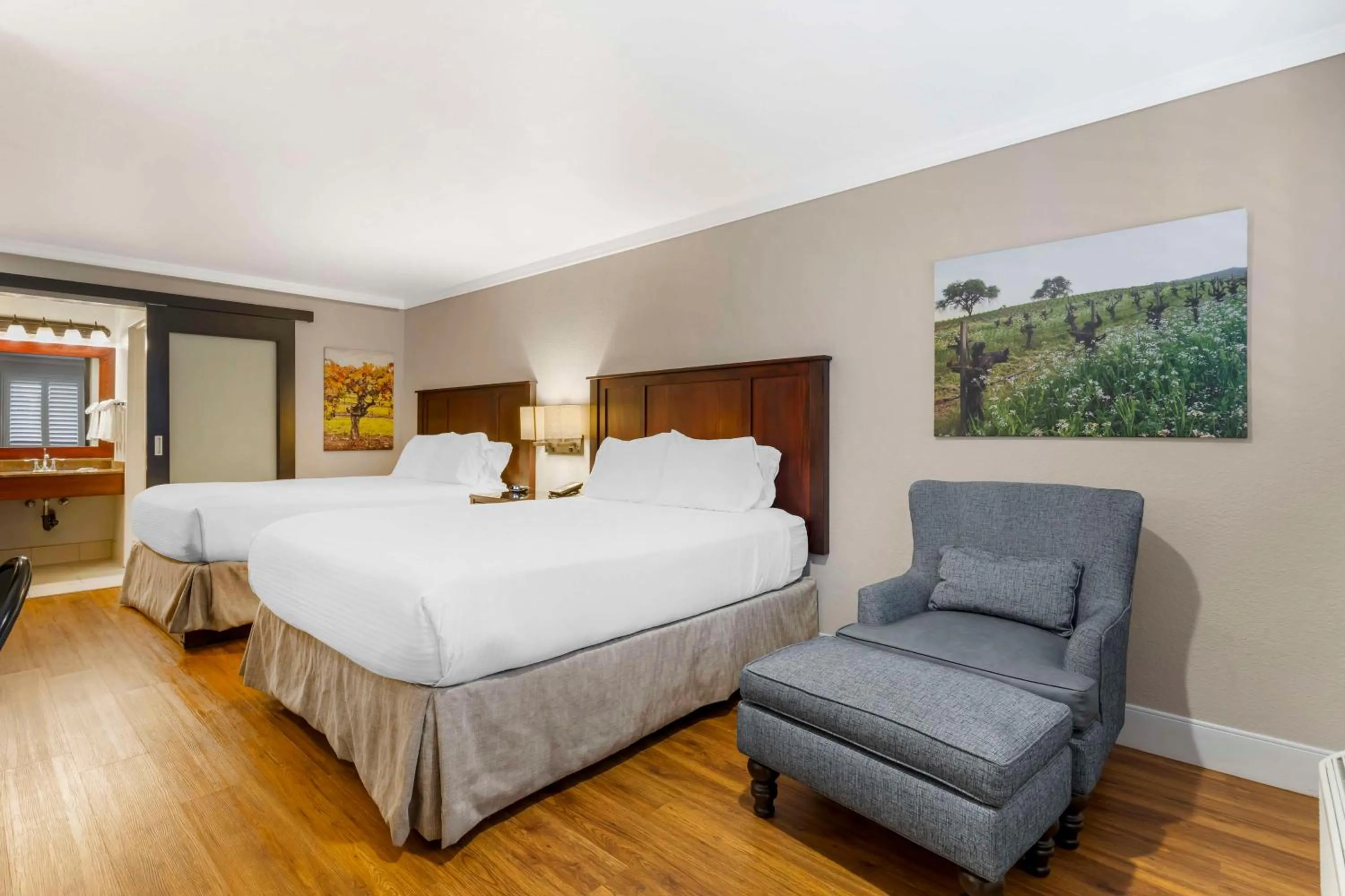 Bedroom, Bed in Best Western Dry Creek Inn