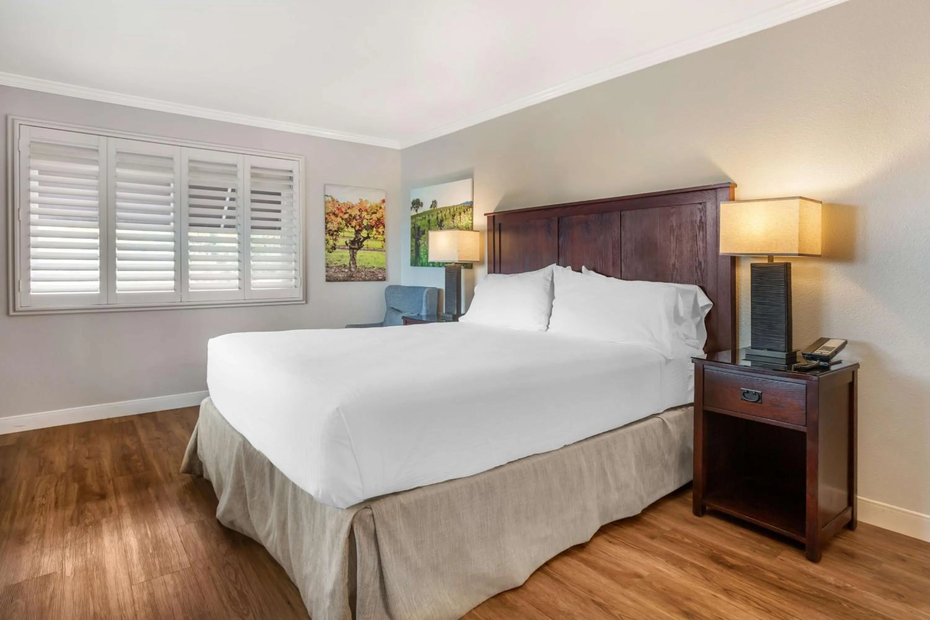 Bedroom, Bed in Best Western Dry Creek Inn