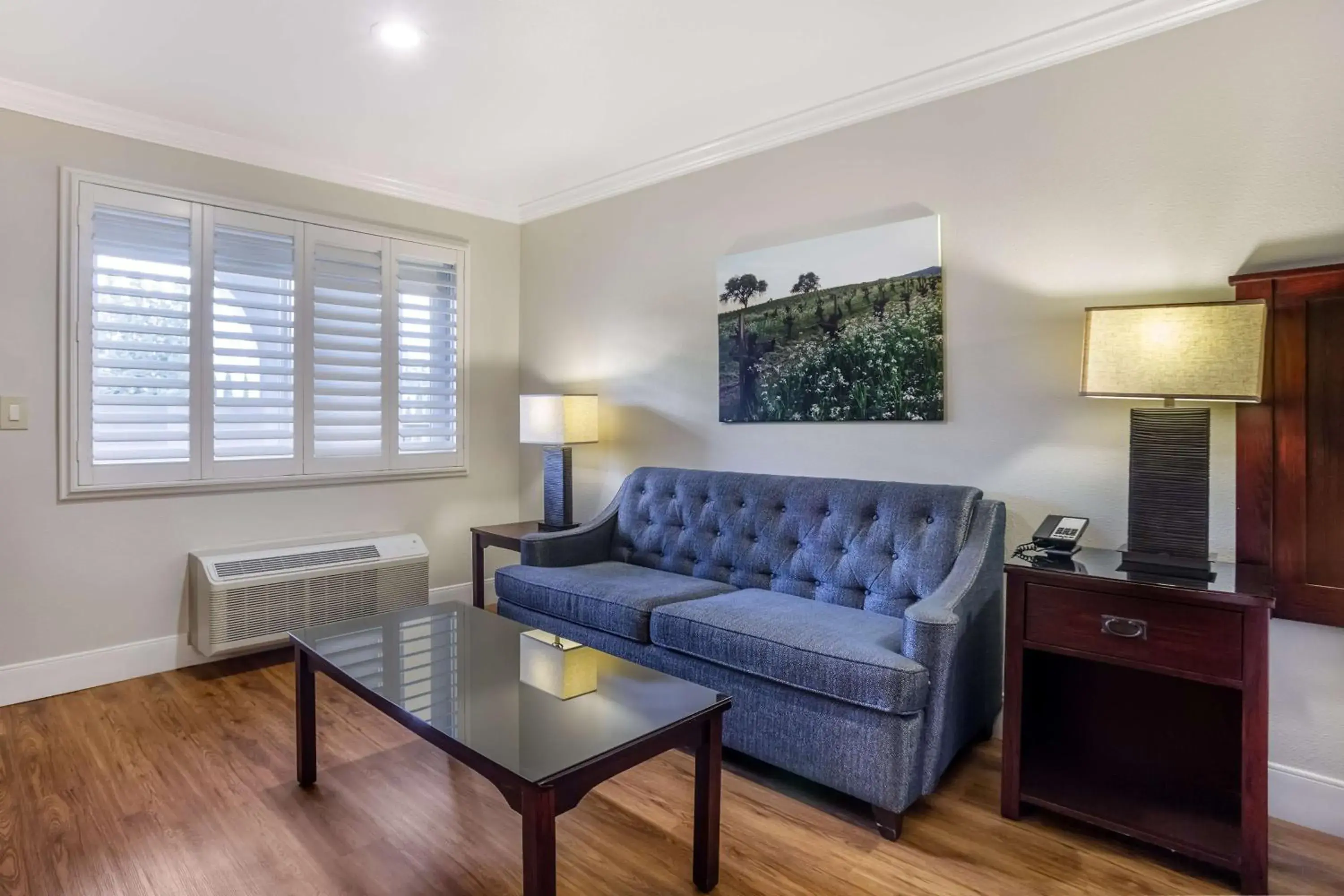 Bedroom in Best Western Dry Creek Inn Bedroom in Best Western Dry Creek Inn