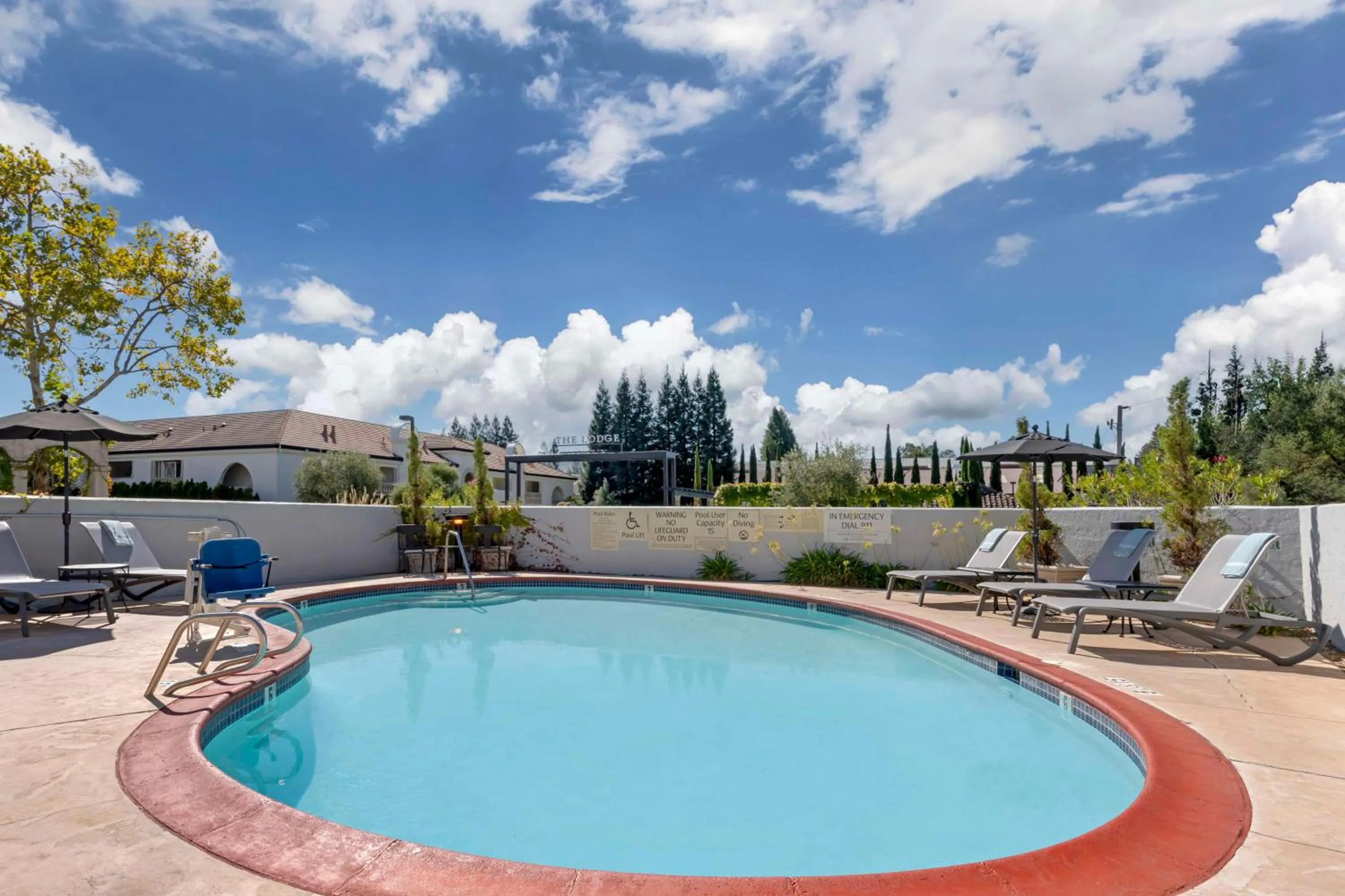 Pool view in Best Western Dry Creek Inn