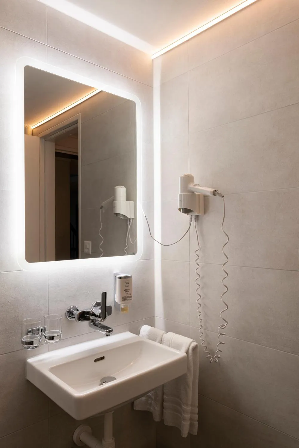 Bathroom in Hotel Bahnhof Zollikofen