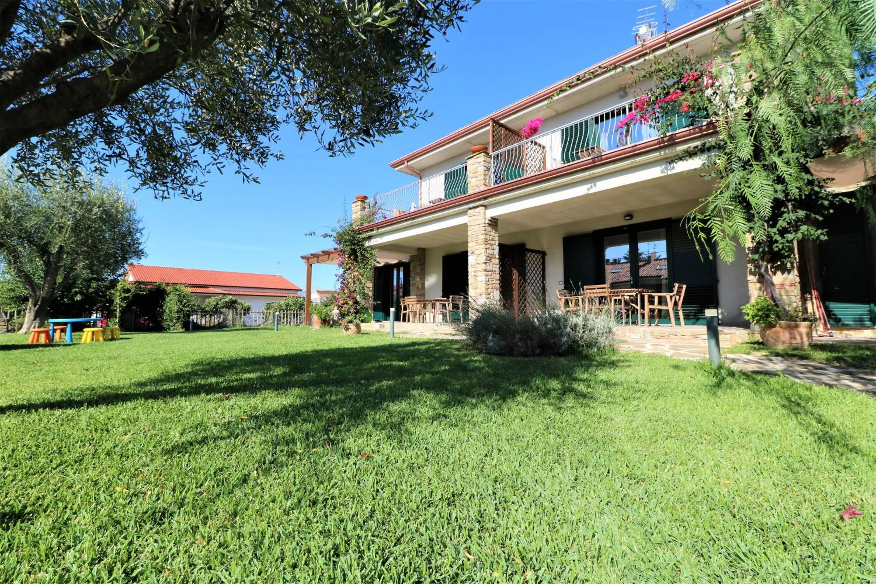 Property building in Villa di Marinella