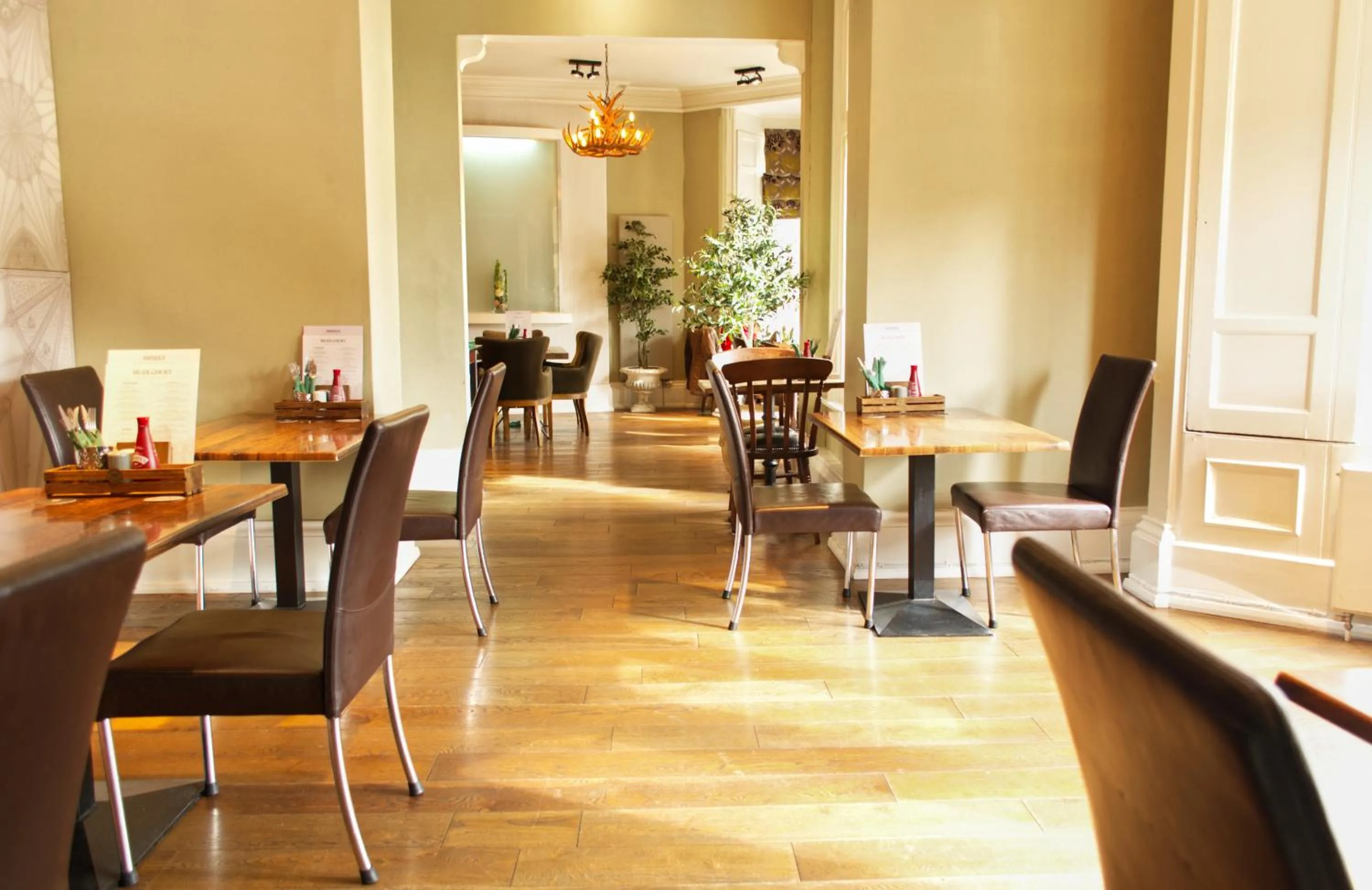 Restaurant/places to eat in The Dean Court