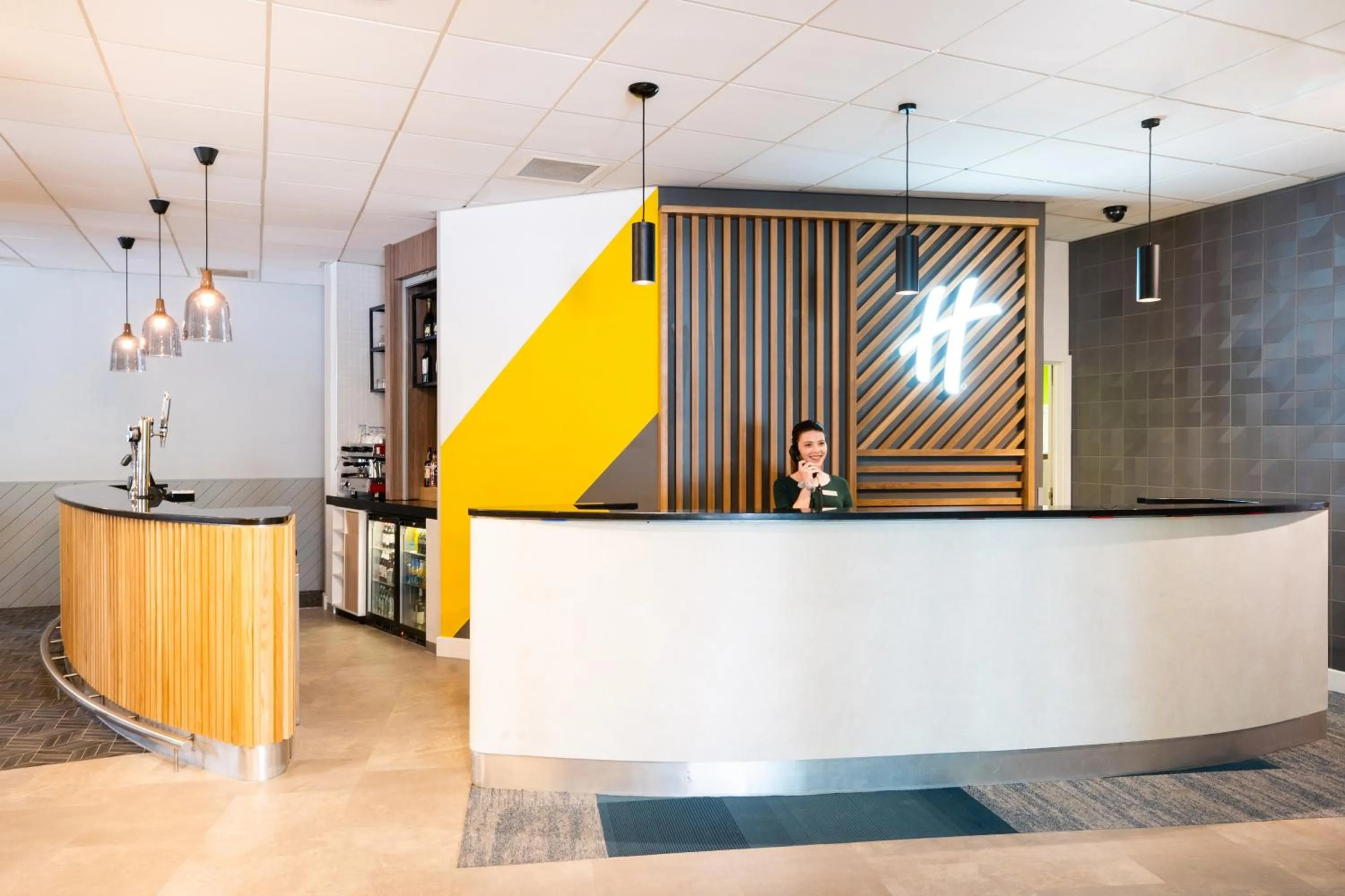 Lobby or reception in Holiday Inn Bournemouth by IHG