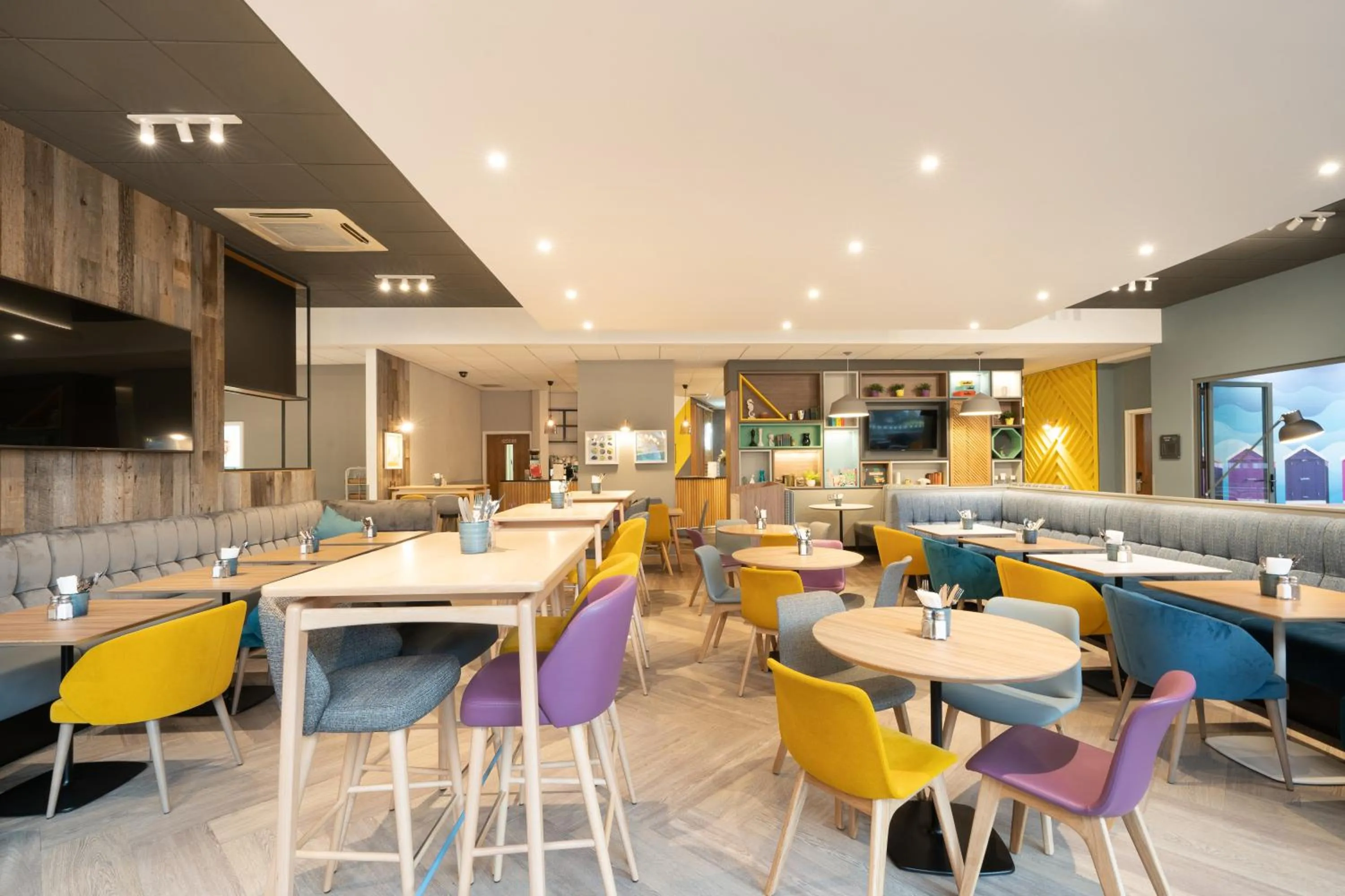 Restaurant/places to eat in Holiday Inn Bournemouth by IHG