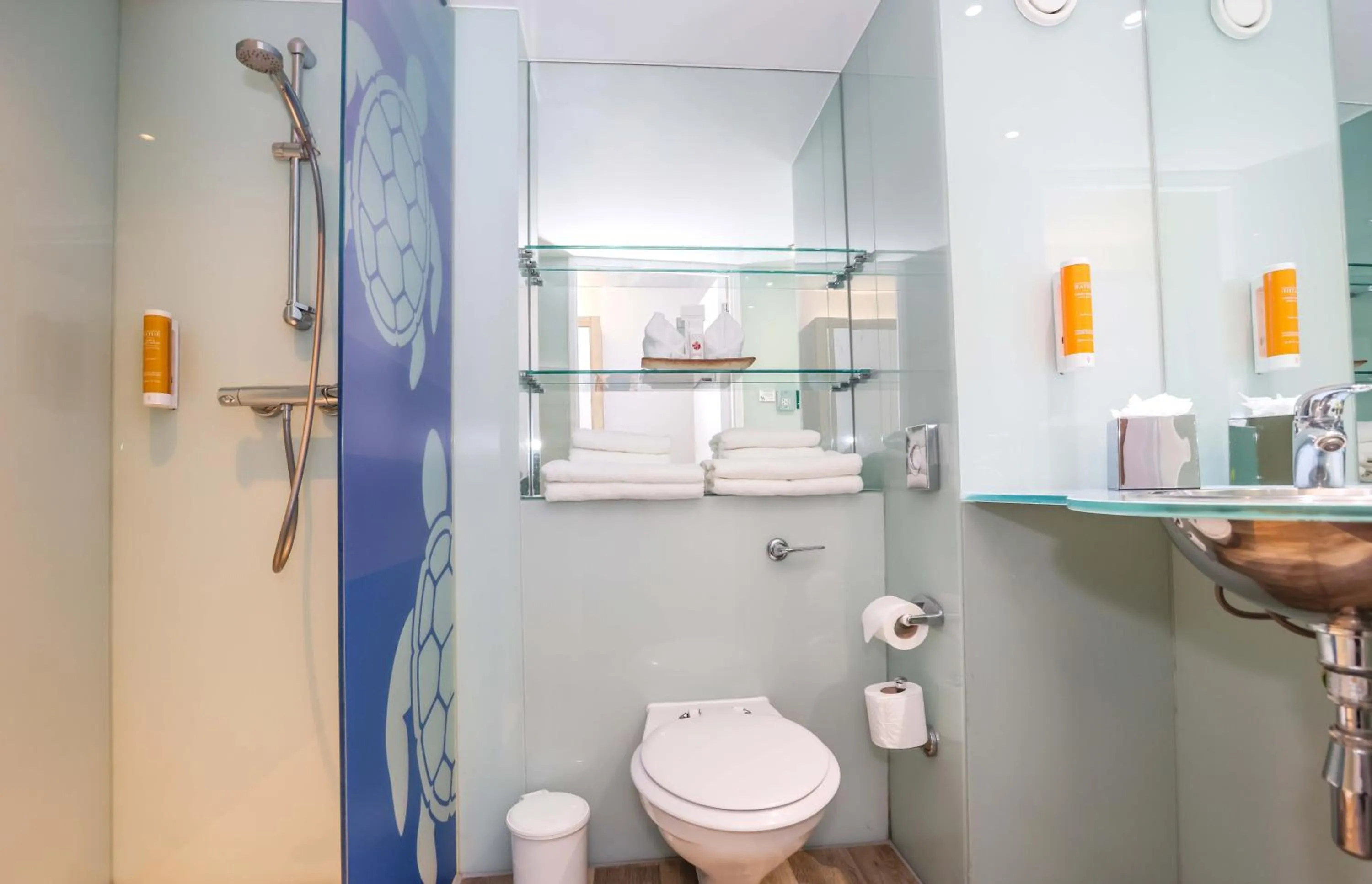 Toilet in Holiday Inn Bournemouth by IHG