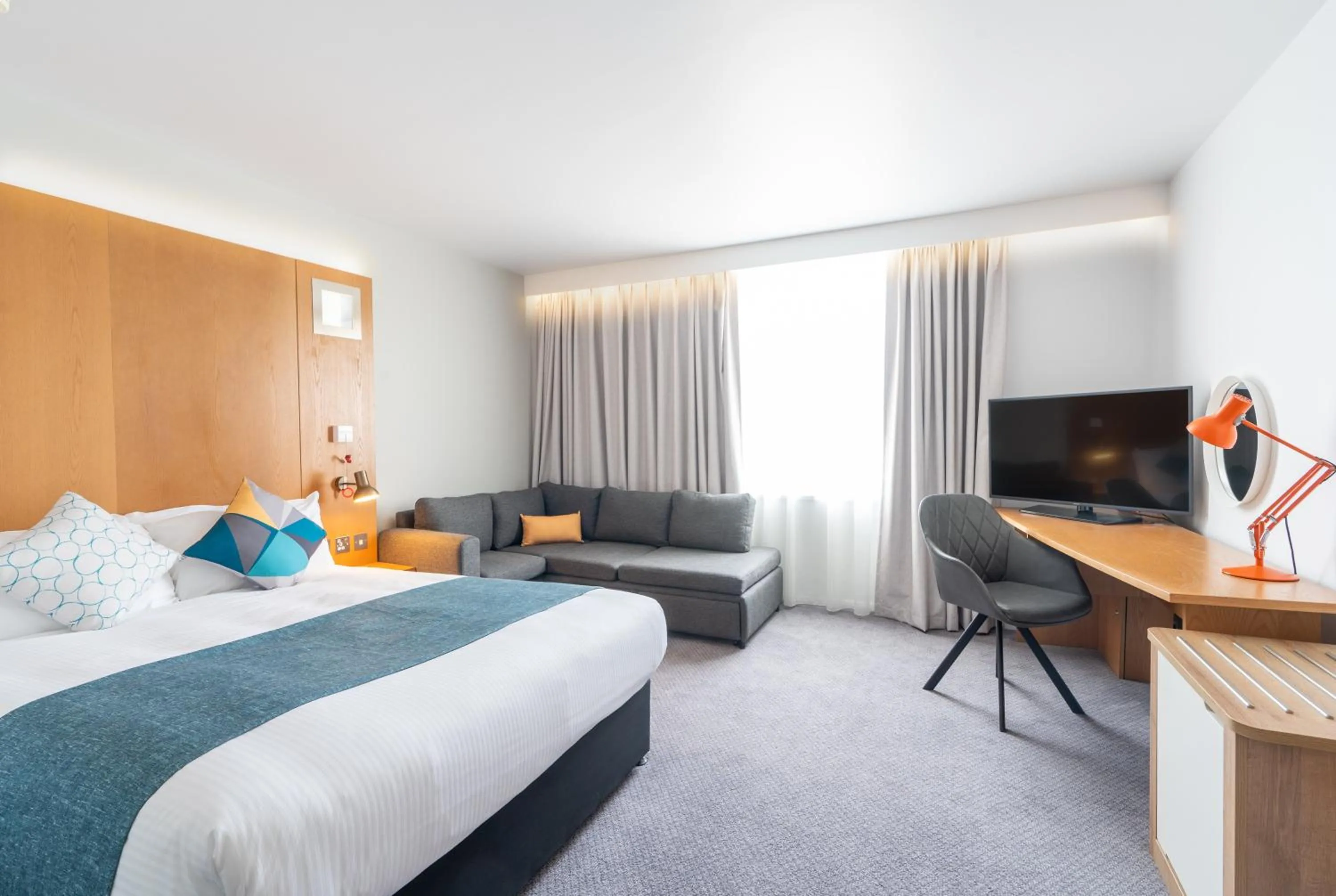 Photo of the whole room, Bed in Holiday Inn Bournemouth by IHG