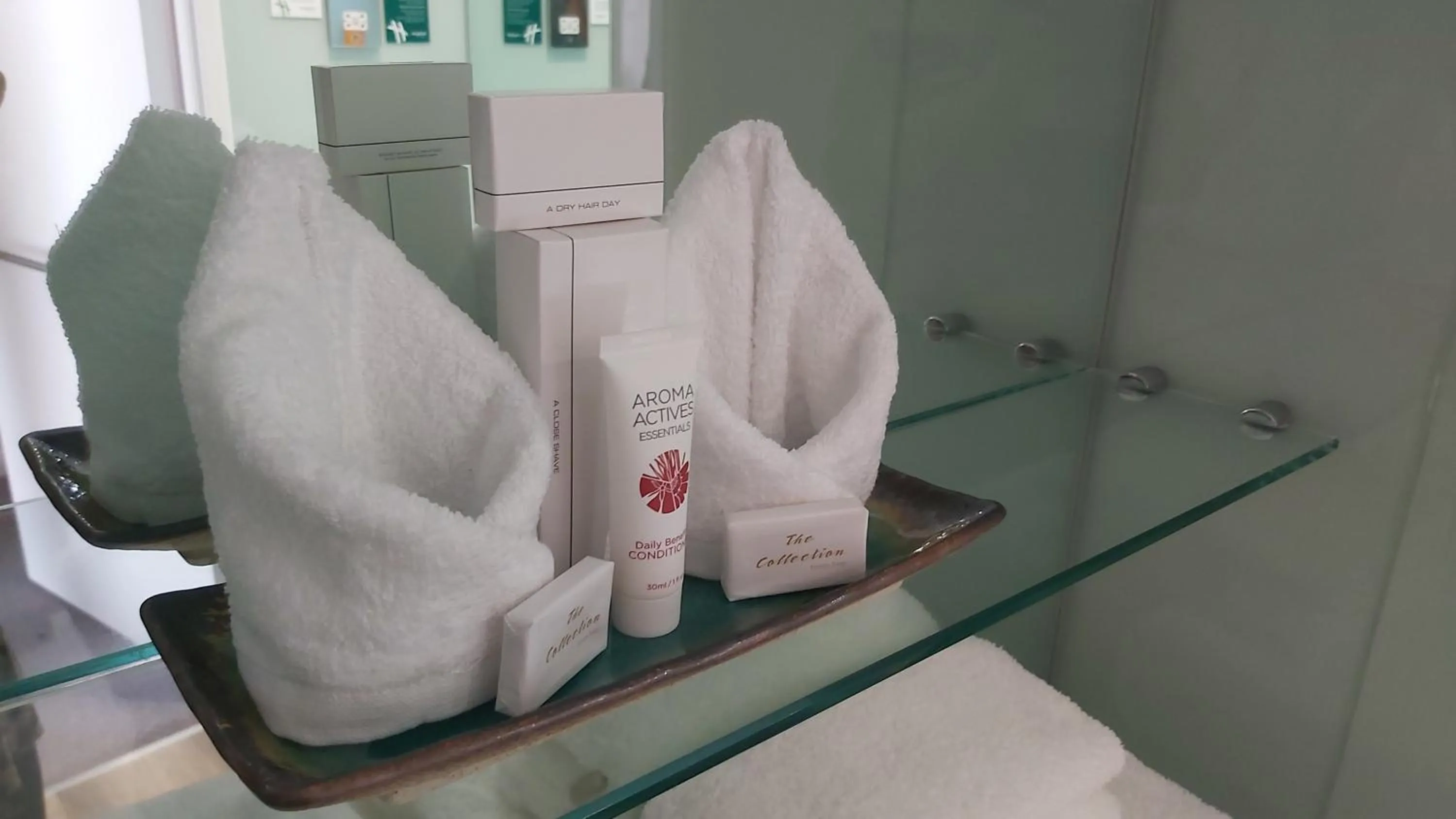 Photo of the whole room in Holiday Inn Bournemouth by IHG