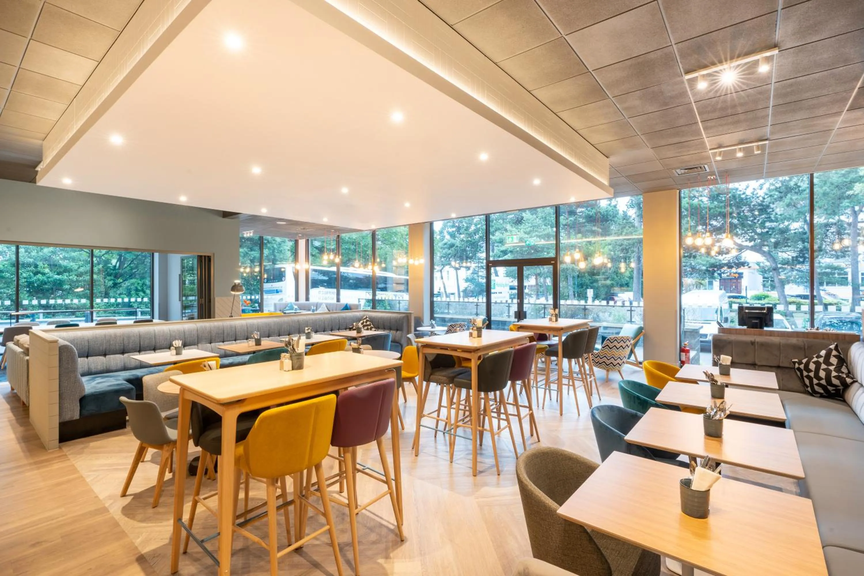 Restaurant/places to eat in Holiday Inn Bournemouth by IHG