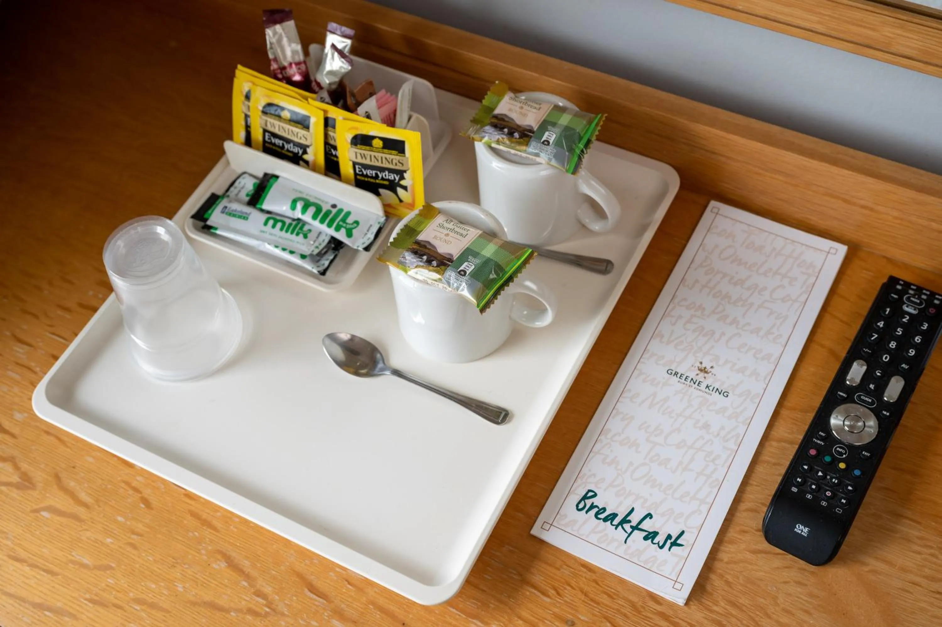 Coffee/tea facilities in Commodore Hotel by Greene King Inns