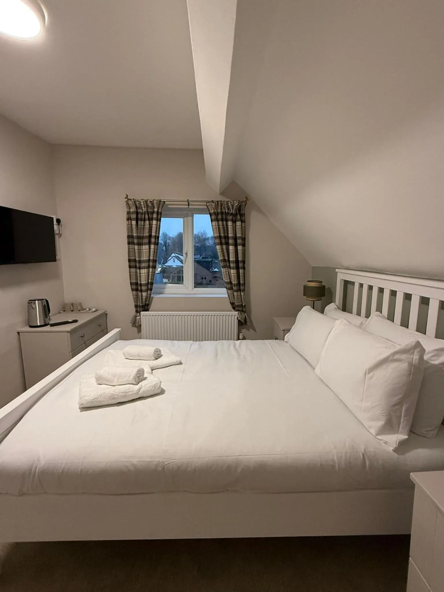 Bed in The Mary Arden Inn