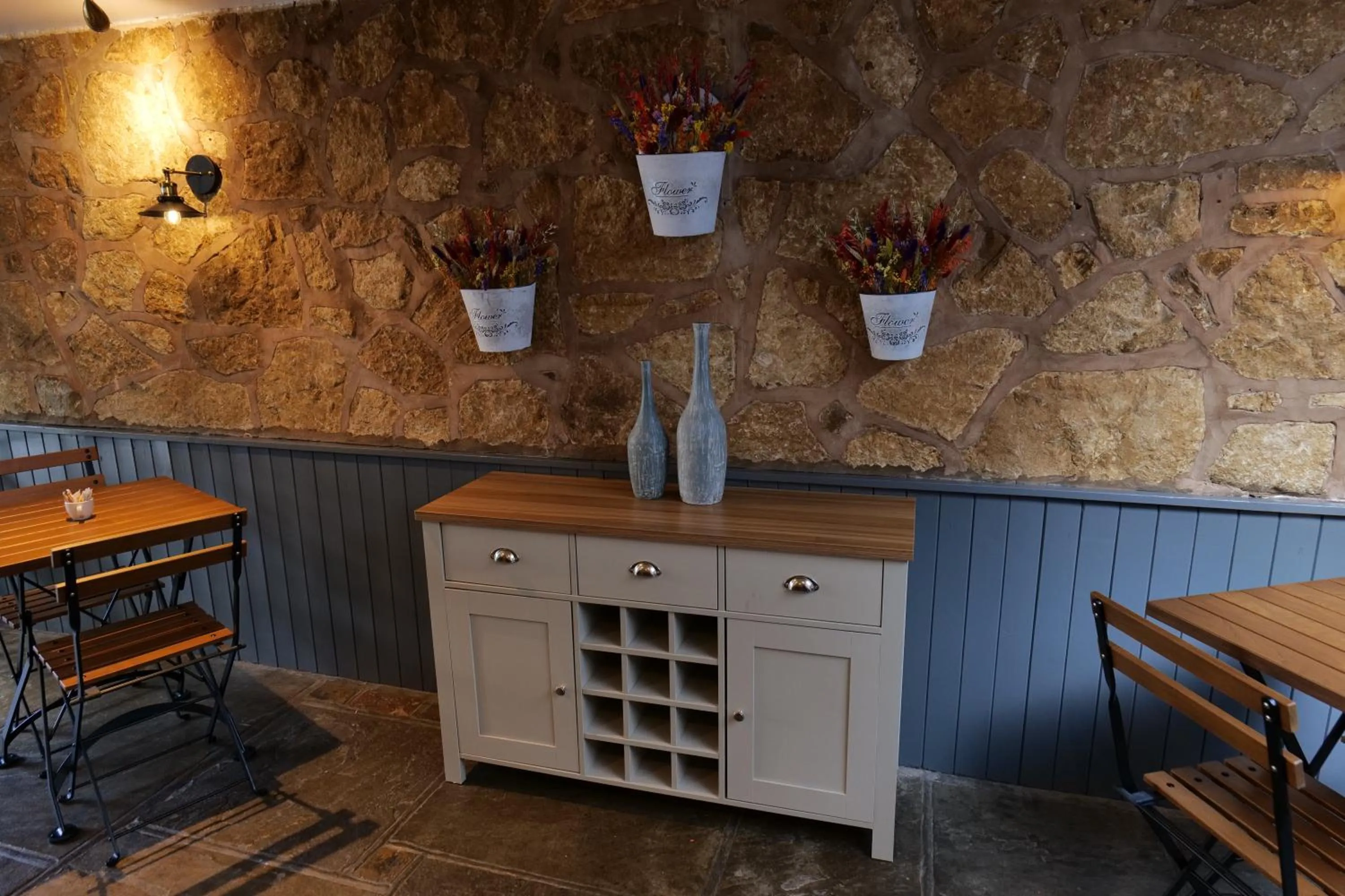 Restaurant/places to eat in The Mary Arden Inn