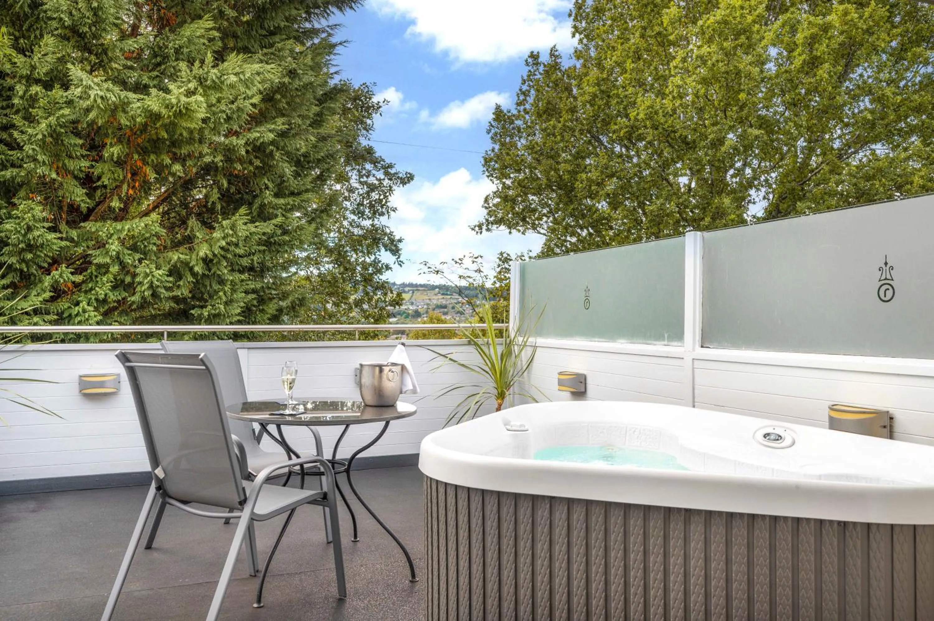 Hot Tub in Rocpool Reserve