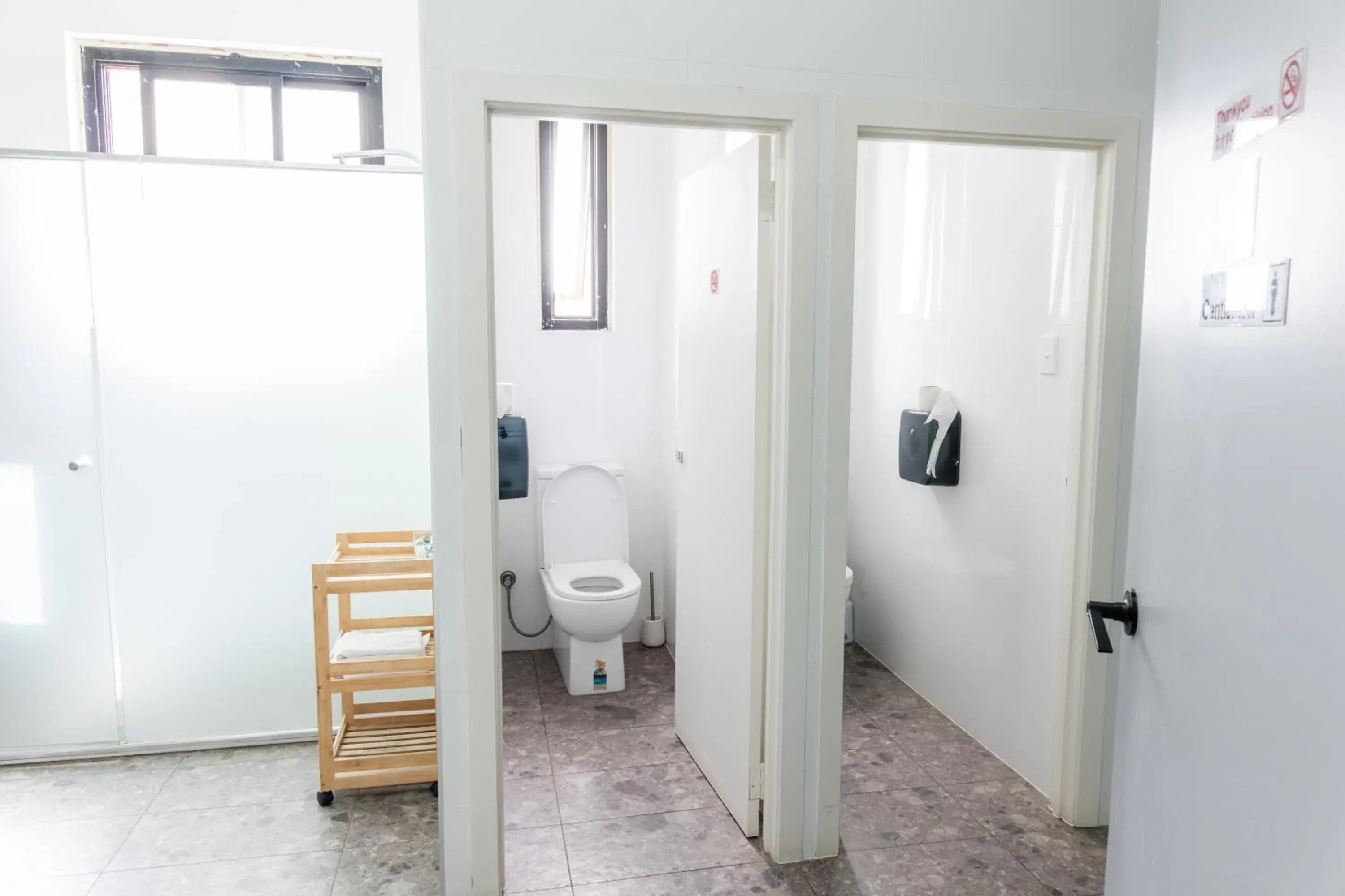 Bathroom in Exchange Hotel Goulburn Bathroom in Exchange Hotel Goulburn