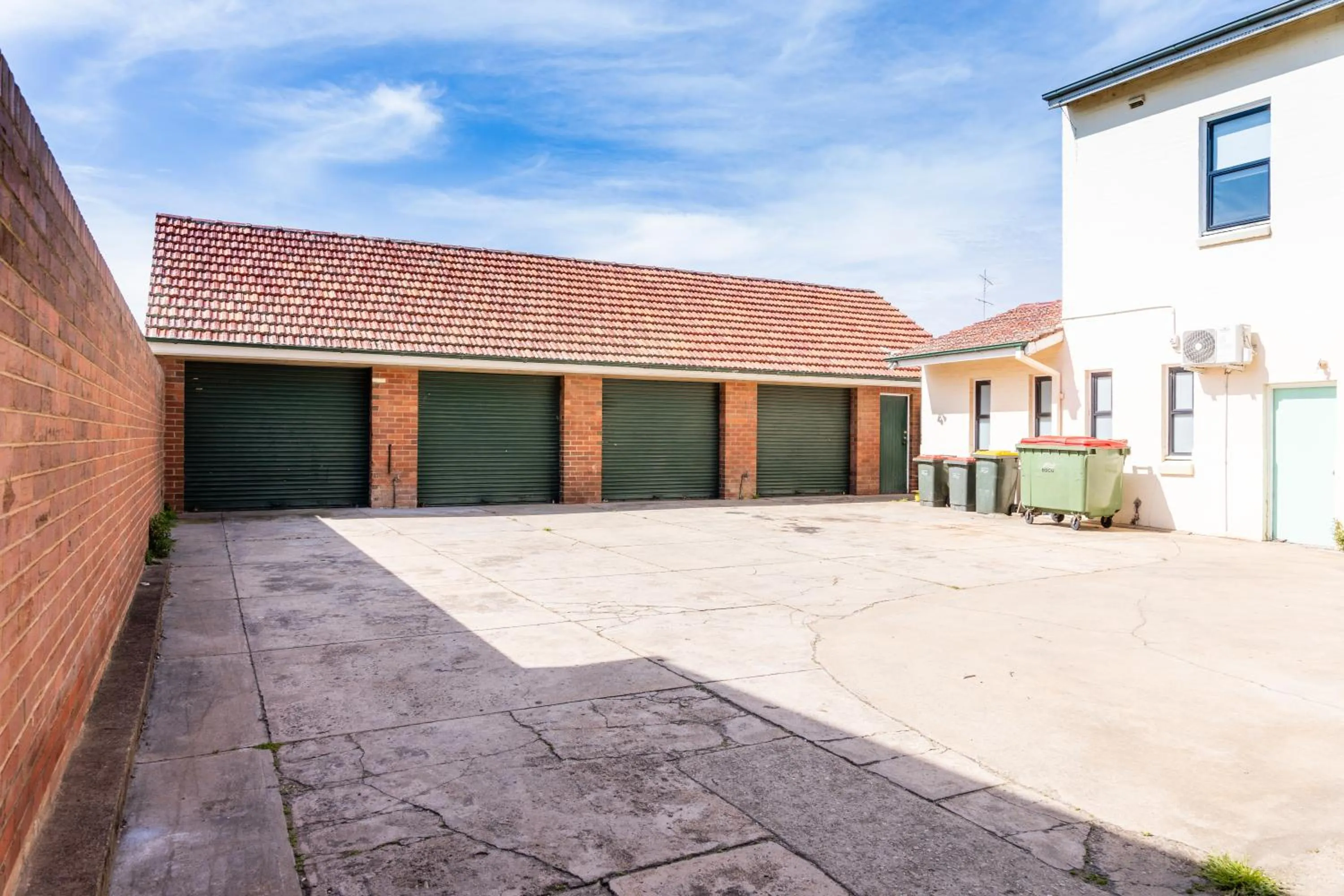 Parking in Exchange Hotel Goulburn