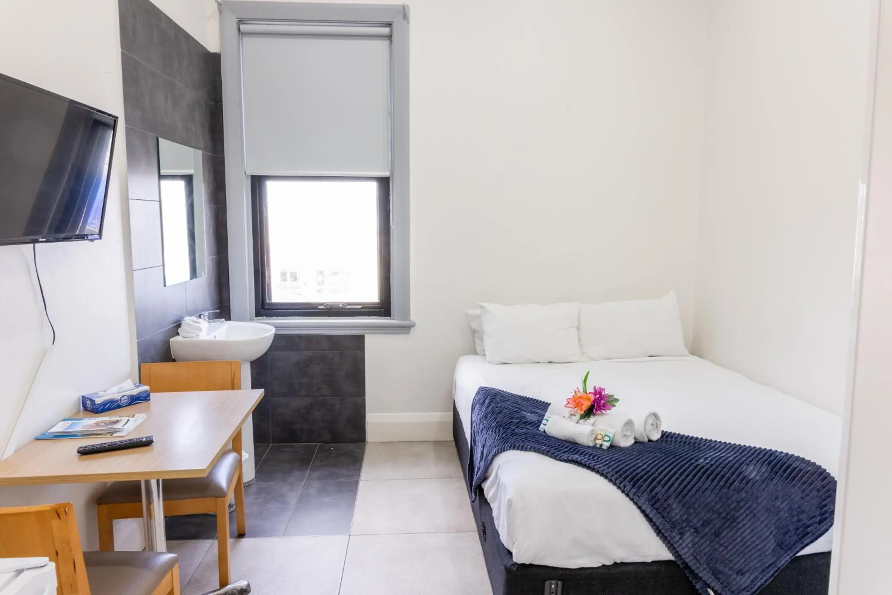 Deluxe Queen Room in Exchange Hotel Goulburn Deluxe Queen Room in Exchange Hotel Goulburn