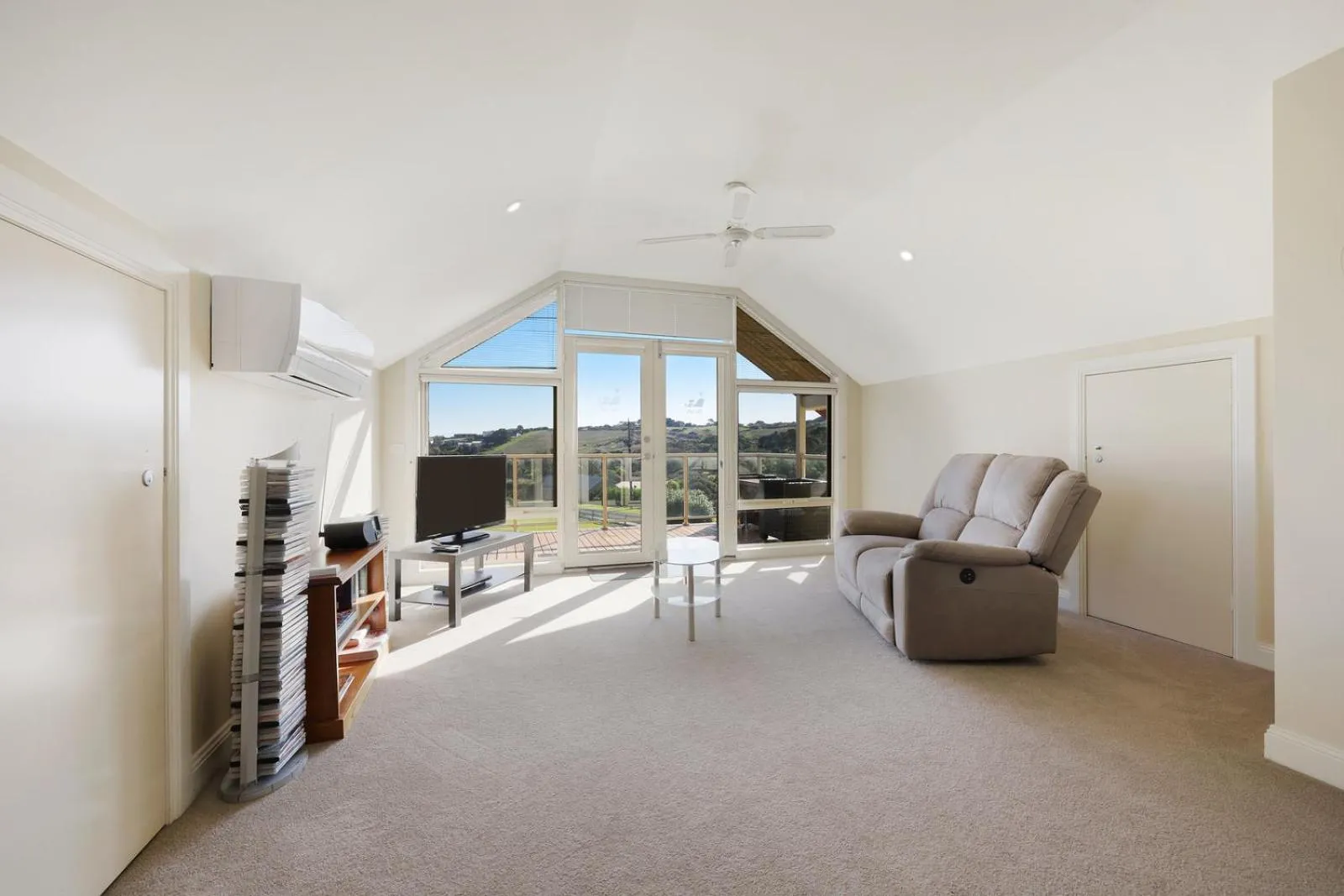 Logans Beach Apartments - The Loft