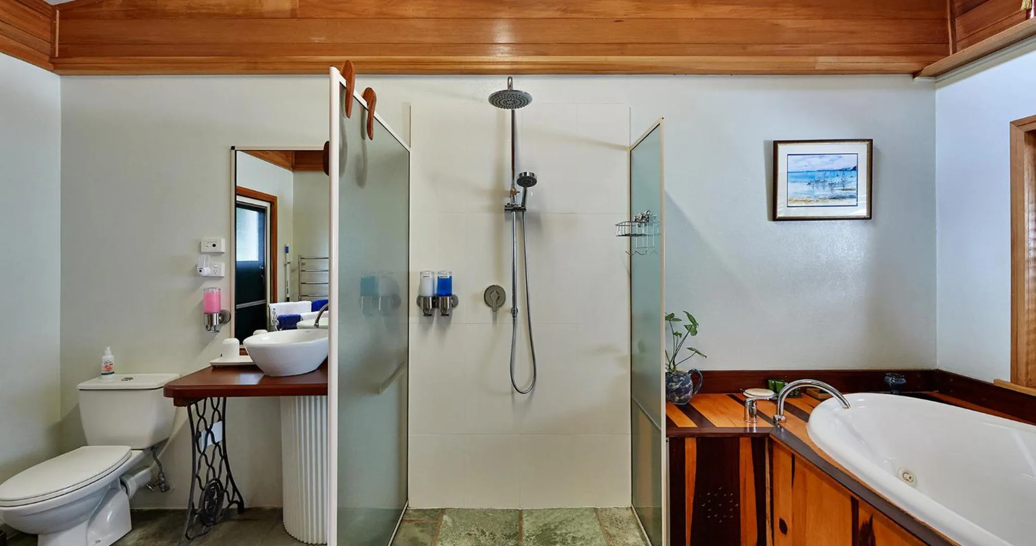 Bathroom in Sharlynn by the River