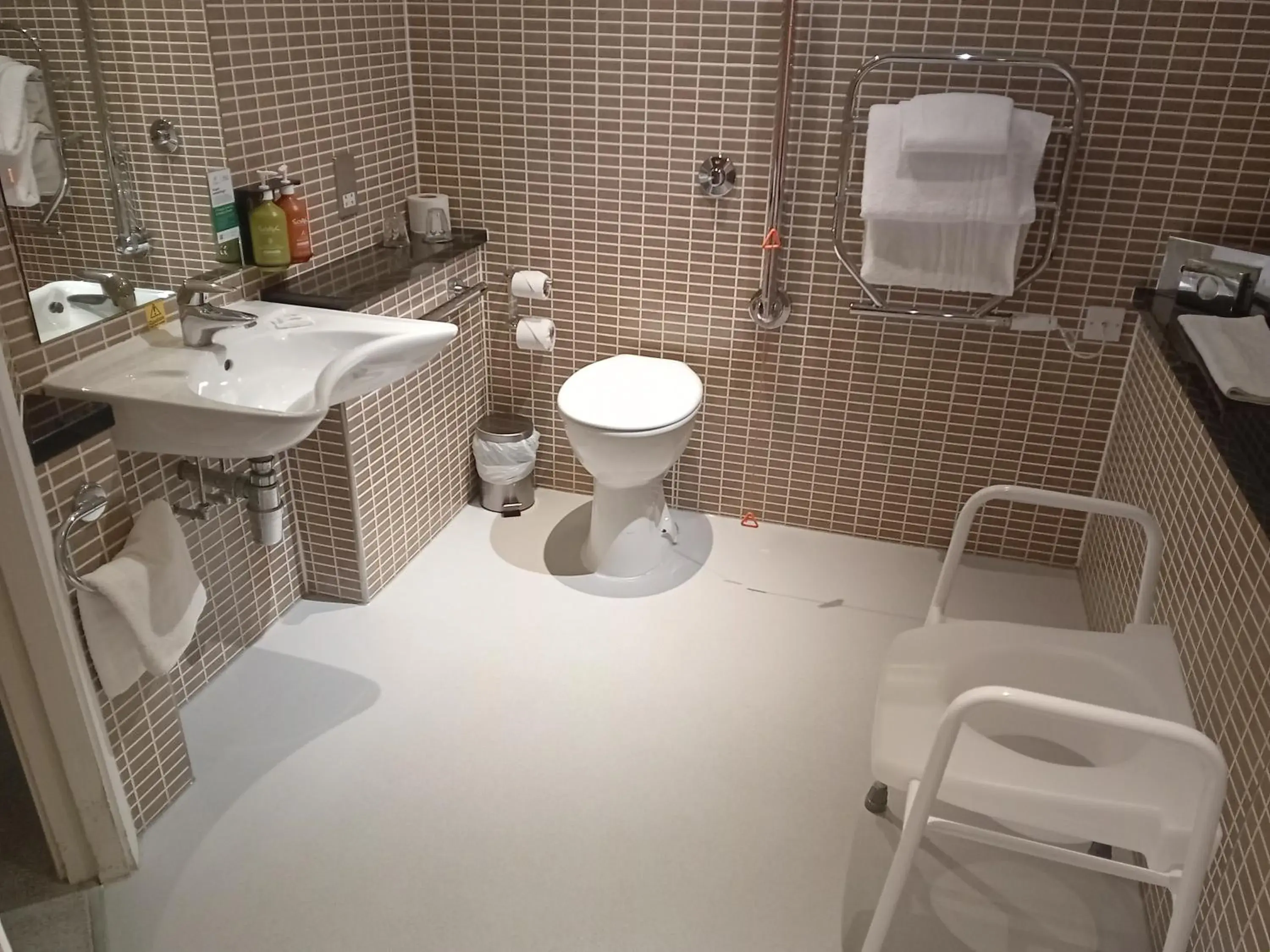 Standard King Room - Accessible in Holiday Inn Dumfries by IHG Standard King Room - Accessible in Holiday Inn Dumfries by IHG