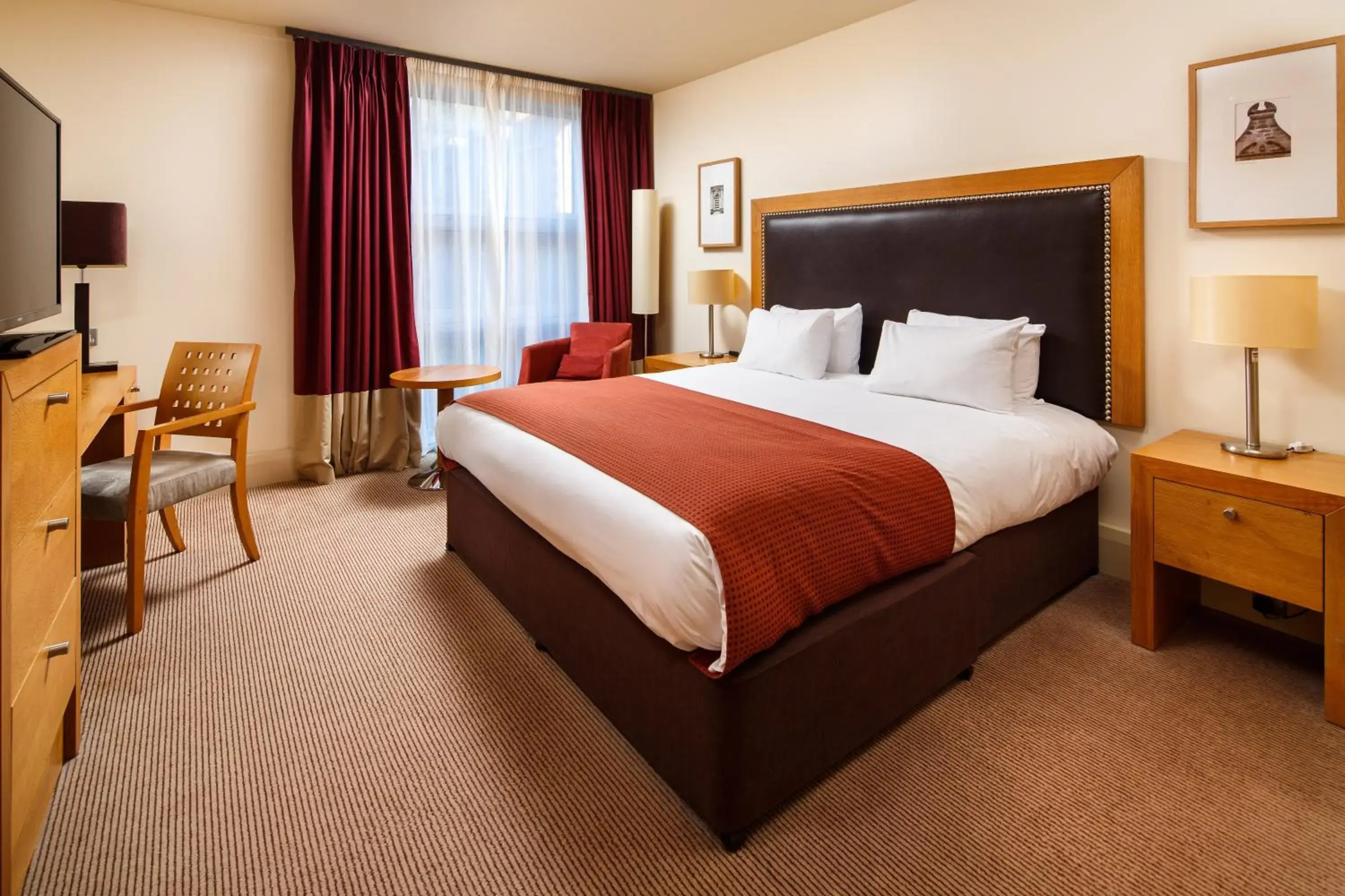 Photo of the whole room, Bed in Holiday Inn Dumfries by IHG Photo of the whole room, Bed in Holiday Inn Dumfries by IHG