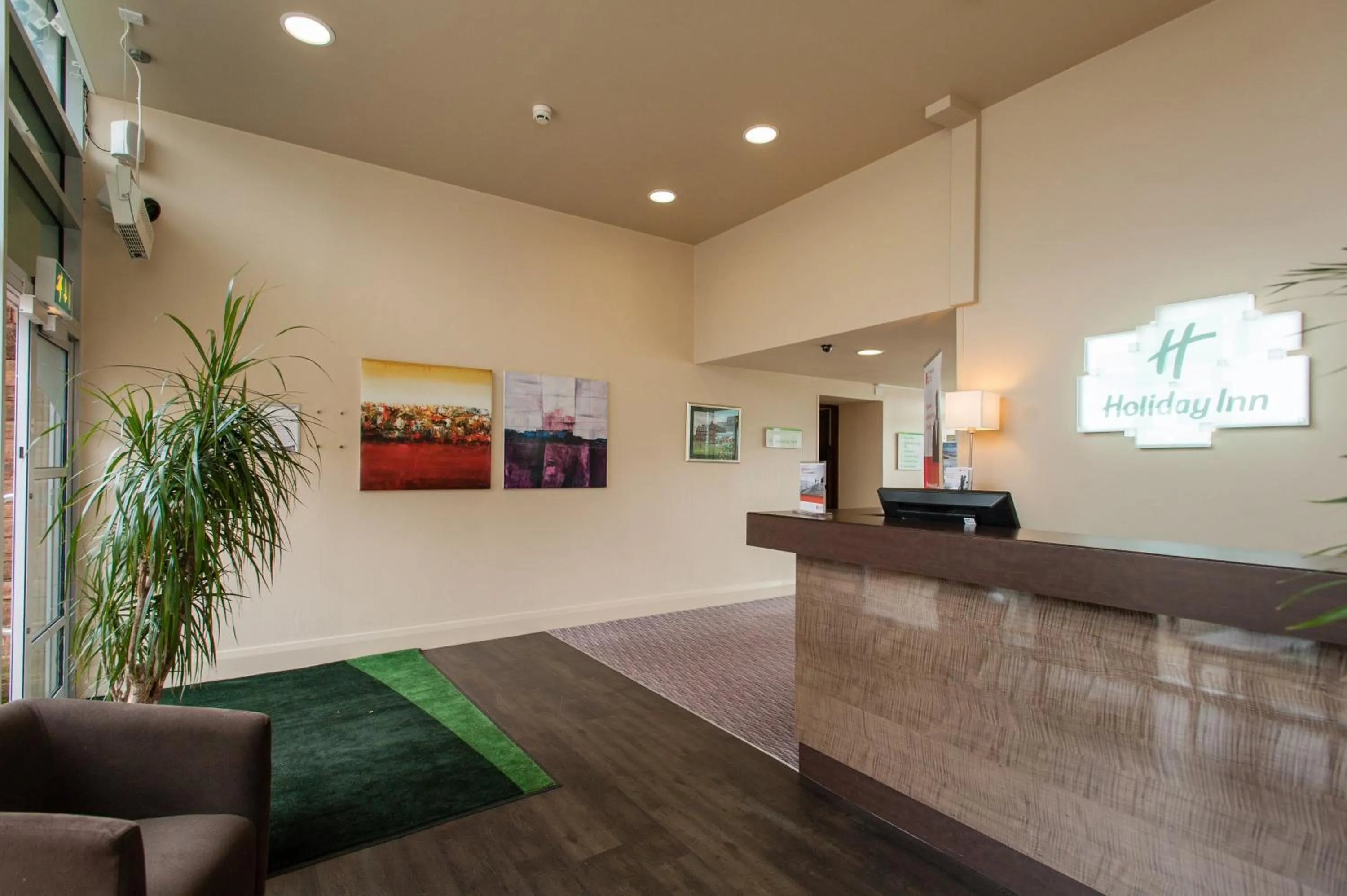 Lobby or reception in Holiday Inn Dumfries by IHG