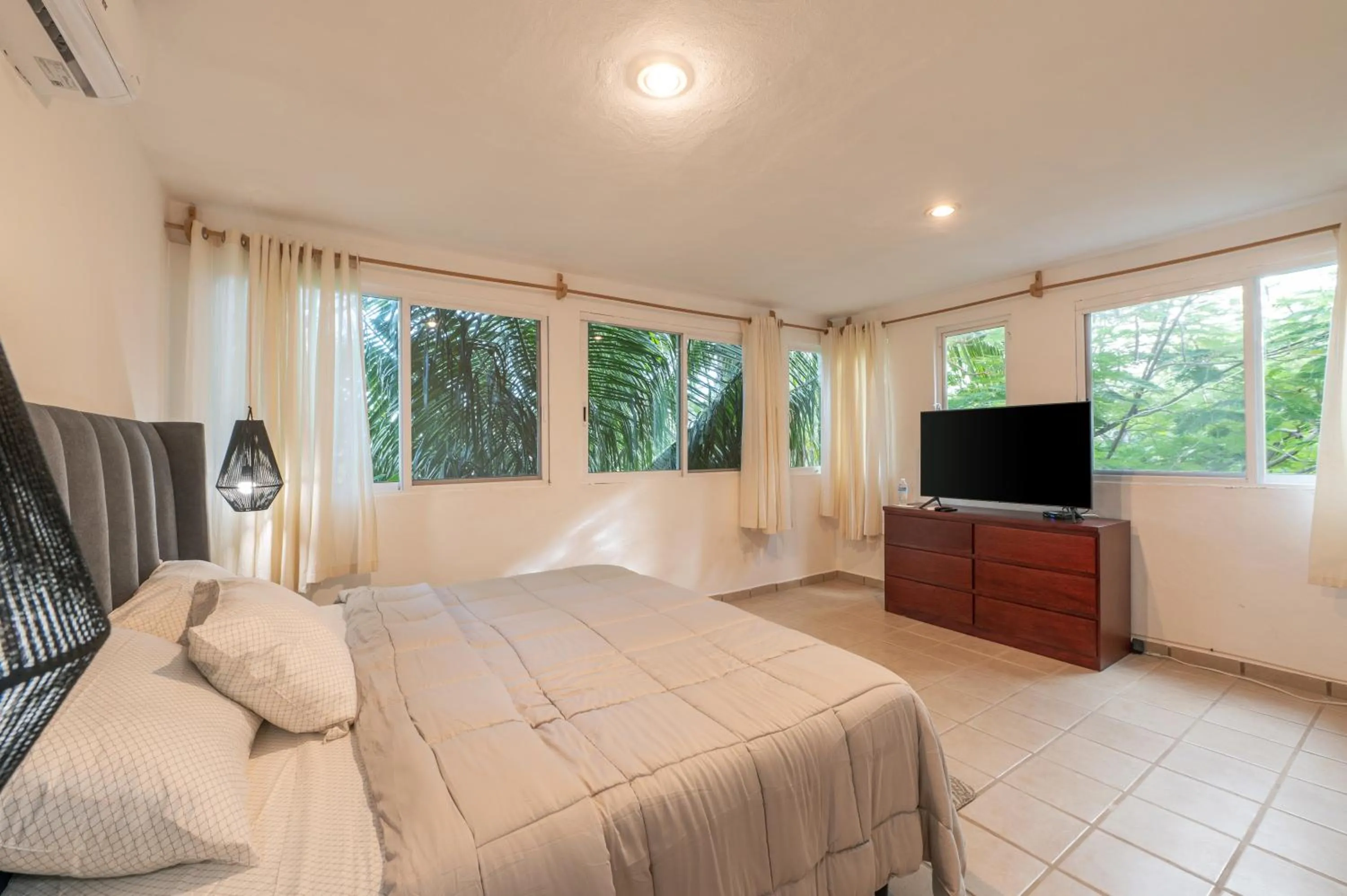 Photo of the whole room, Bed in Hotel Caracol Puerto Morelos