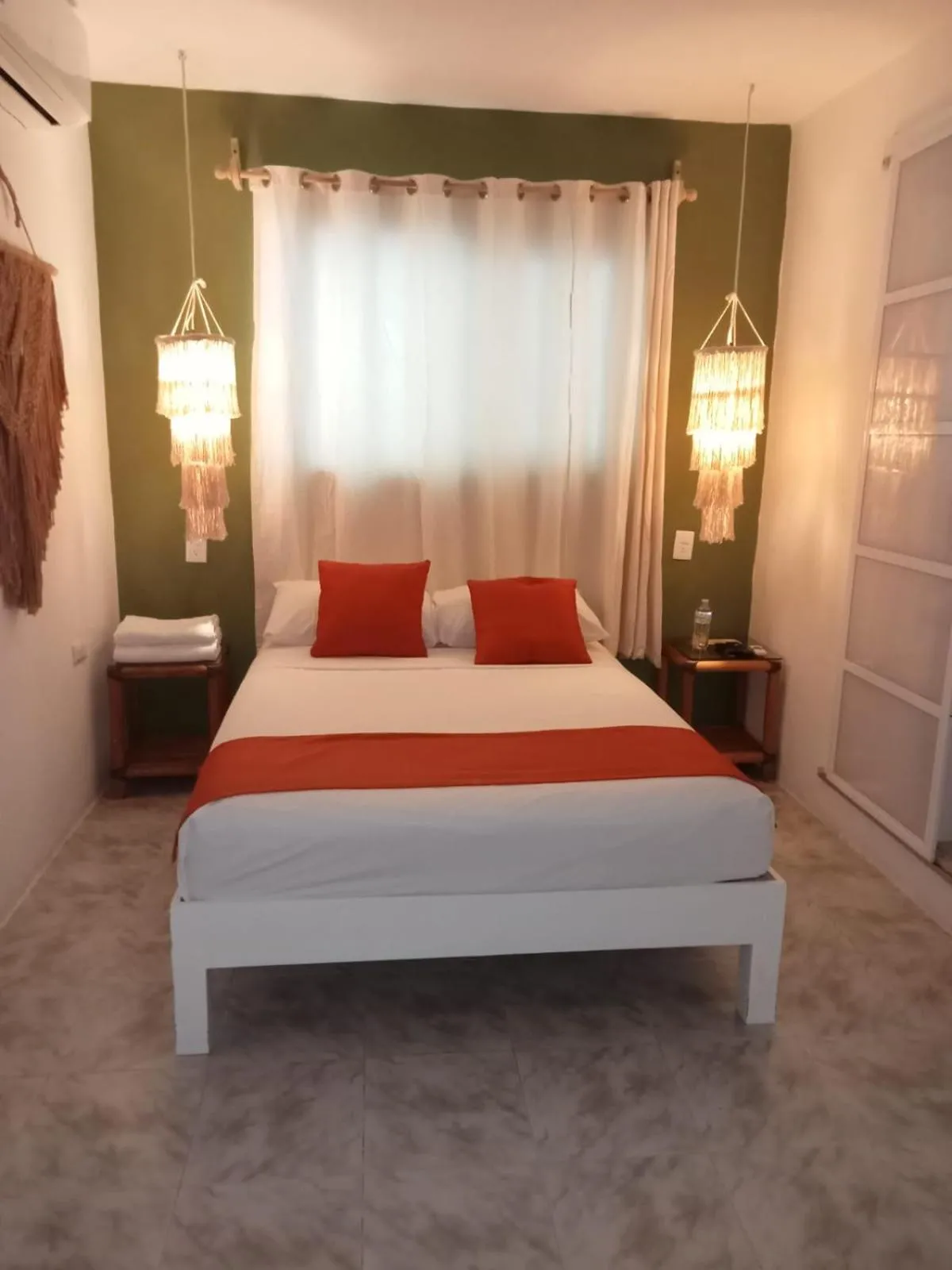 Photo of the whole room, Bed in Hotel Caracol Puerto Morelos