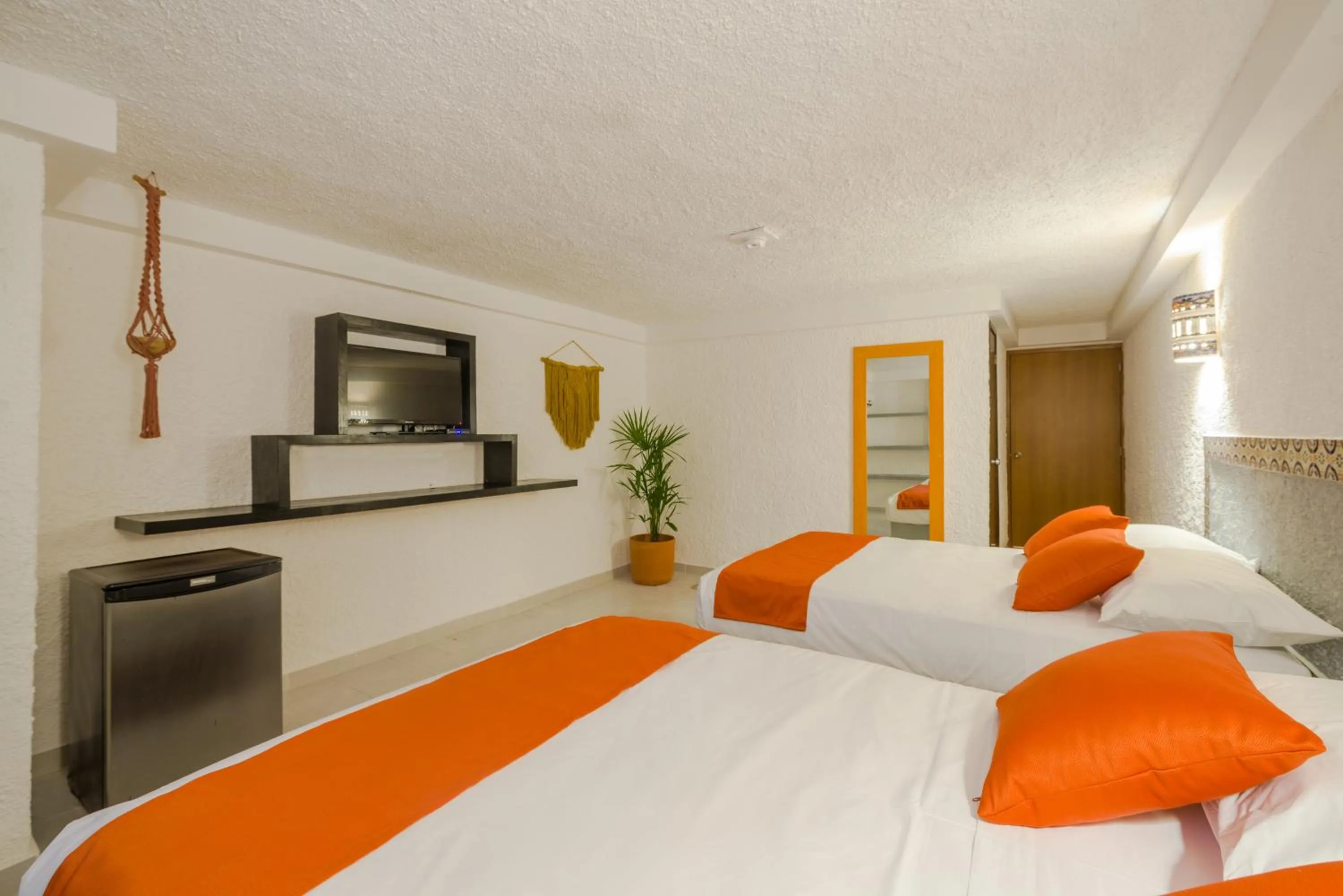 Photo of the whole room, Bed in Hotel Caracol Puerto Morelos