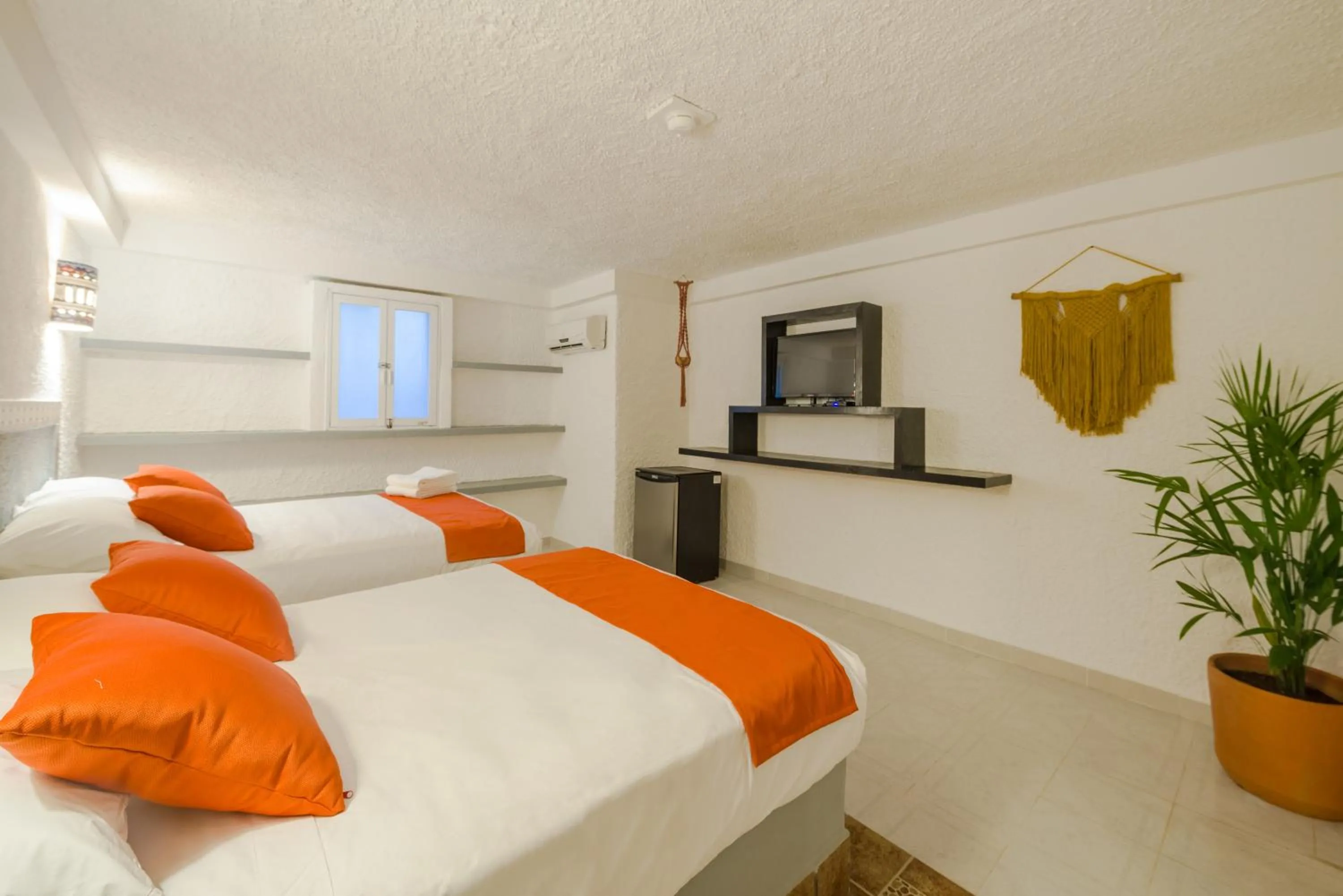 Photo of the whole room, Bed in Hotel Caracol Puerto Morelos
