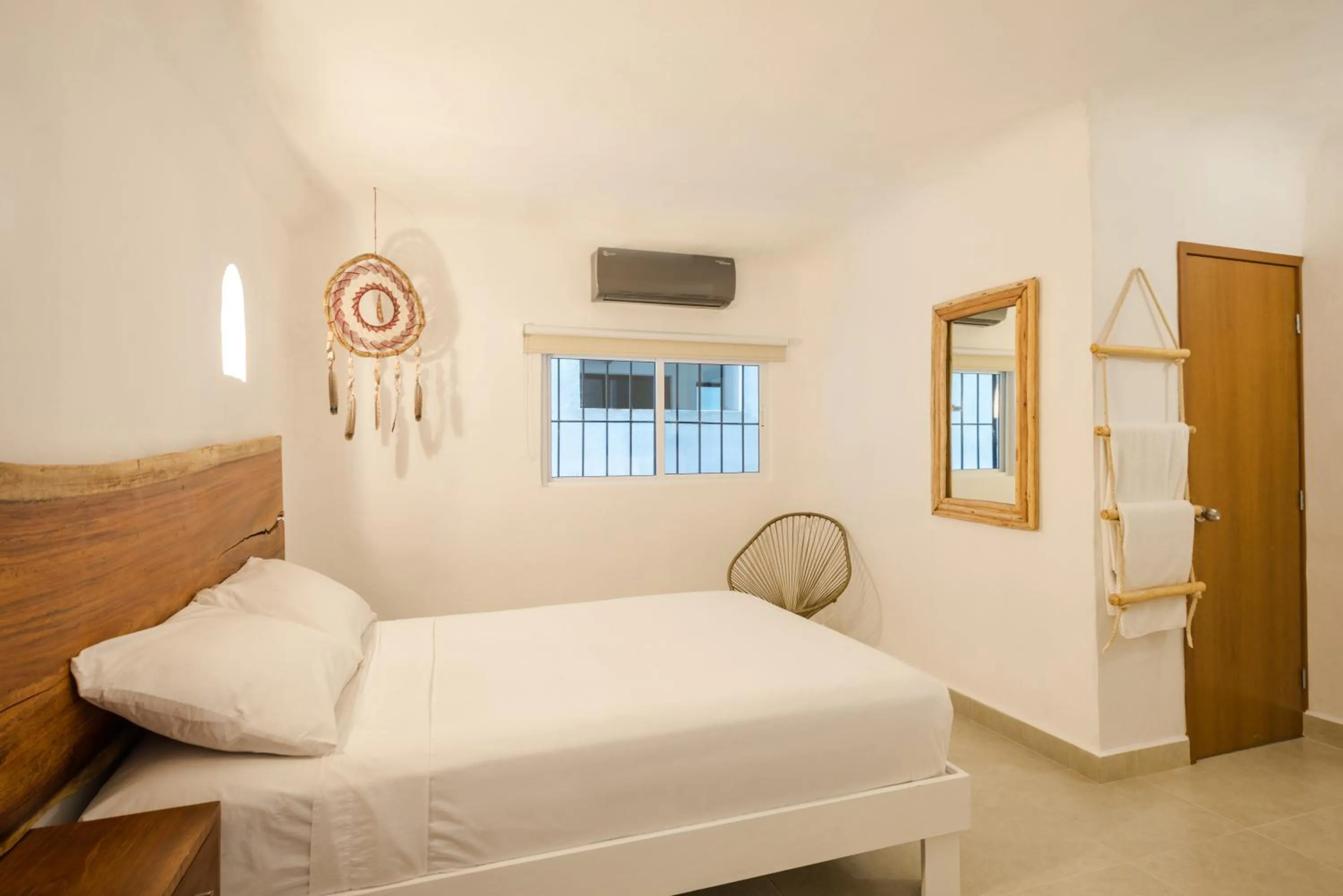 room service, Bed in Hotel Caracol Puerto Morelos