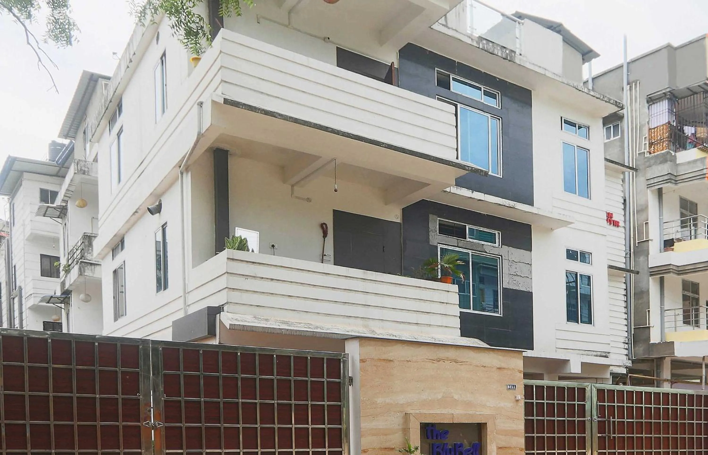 Facade/entrance in Collection O The Blu Bell Nizarapar Path