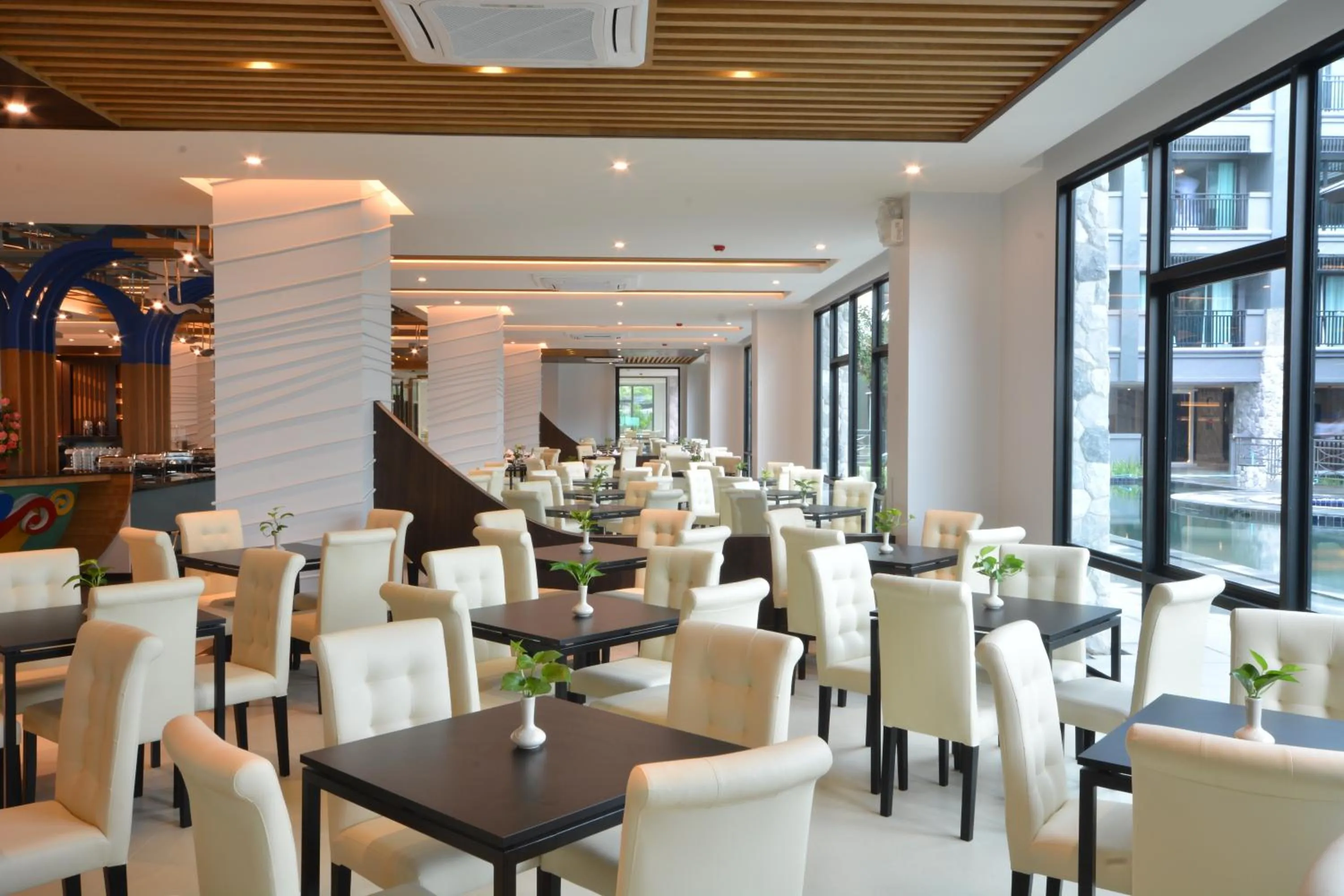 Restaurant/places to eat in Le Bali Resort & Spa