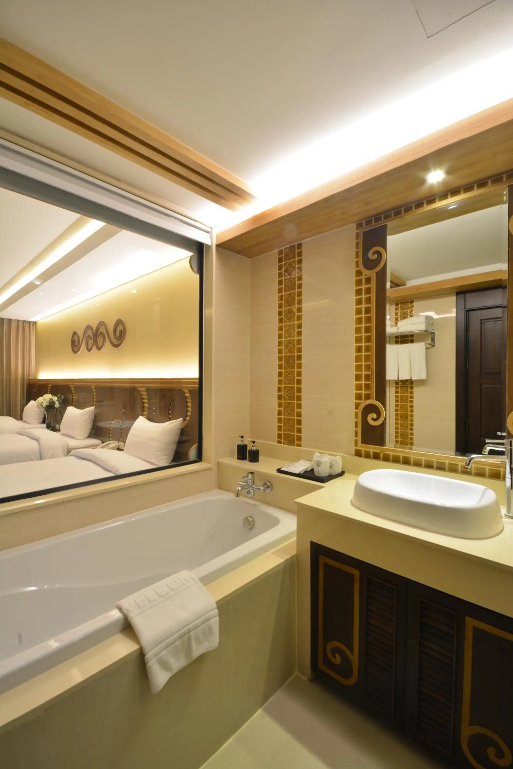 Bathroom, Bed in Le Bali Resort & Spa