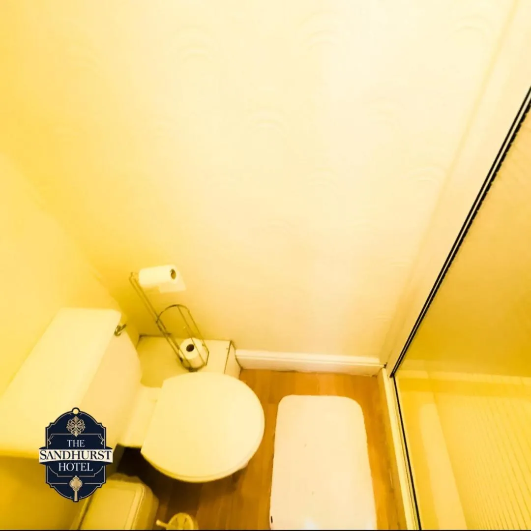 Single Room with Private Bathroom in The Sandhurst Hotel