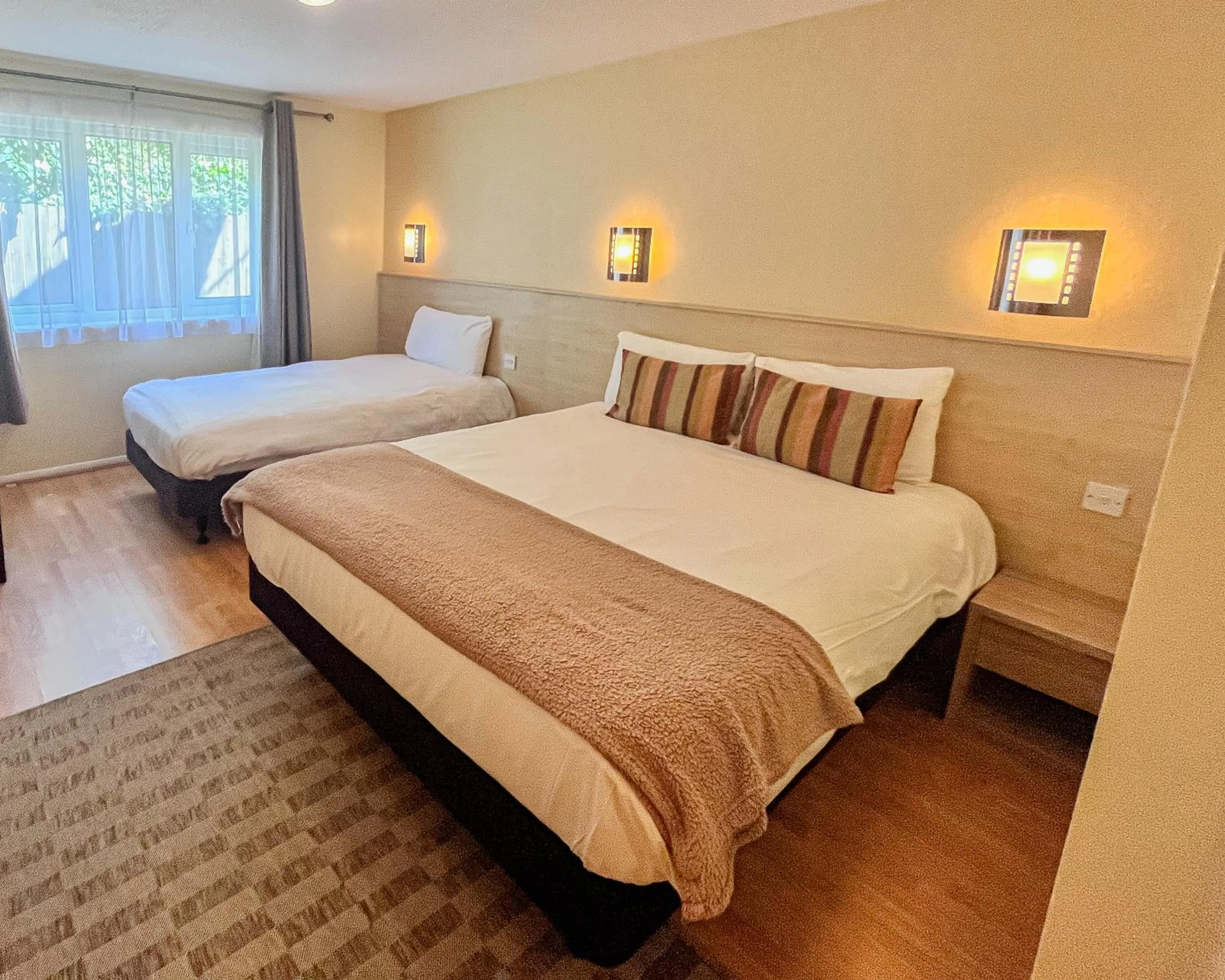 Bed in Travel Plaza Hotel