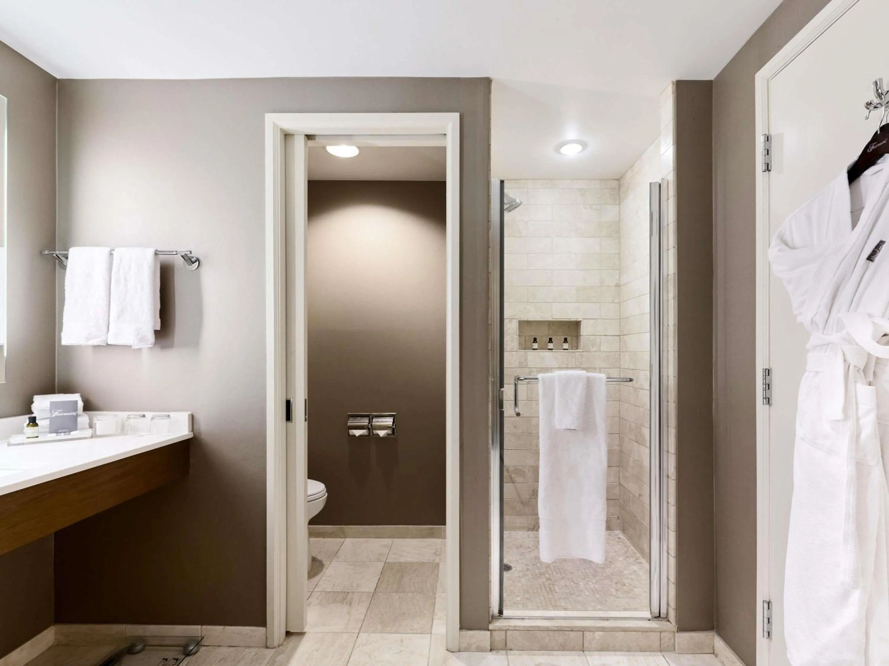 Bedroom in Fairmont Chicago Millennium Park