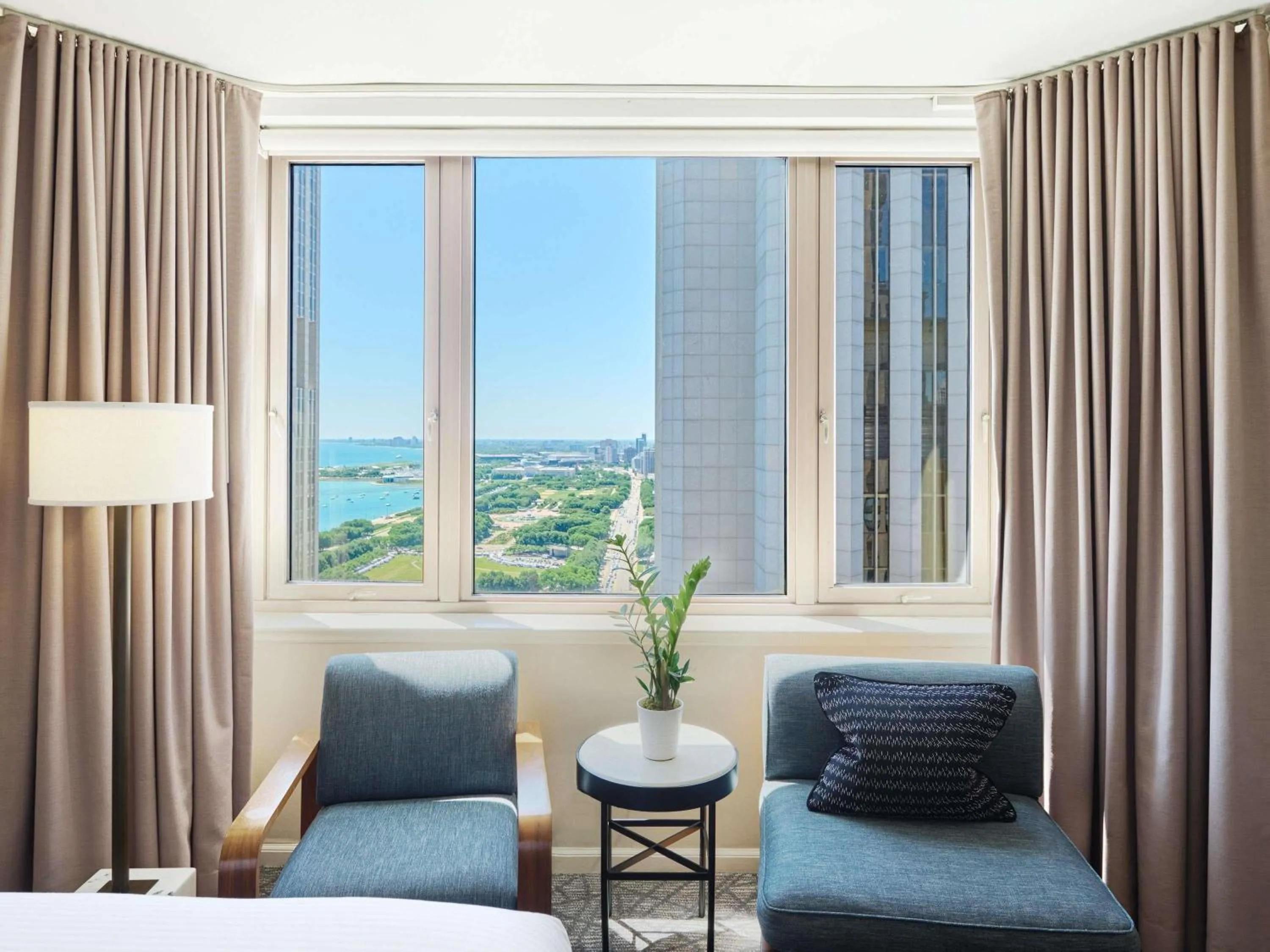 Bedroom in Fairmont Chicago Millennium Park