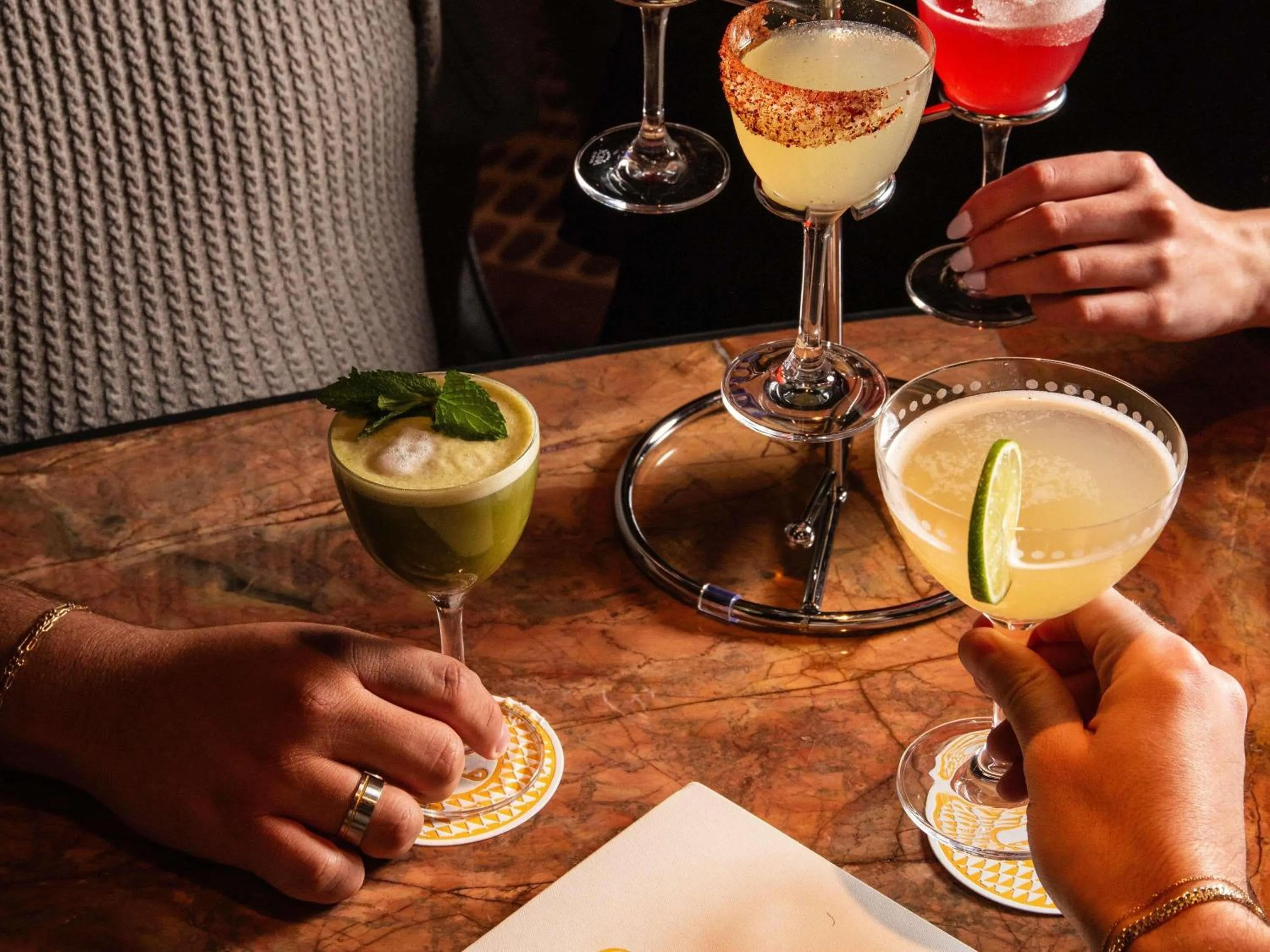 Lounge or bar in Fairmont Chicago Millennium Park