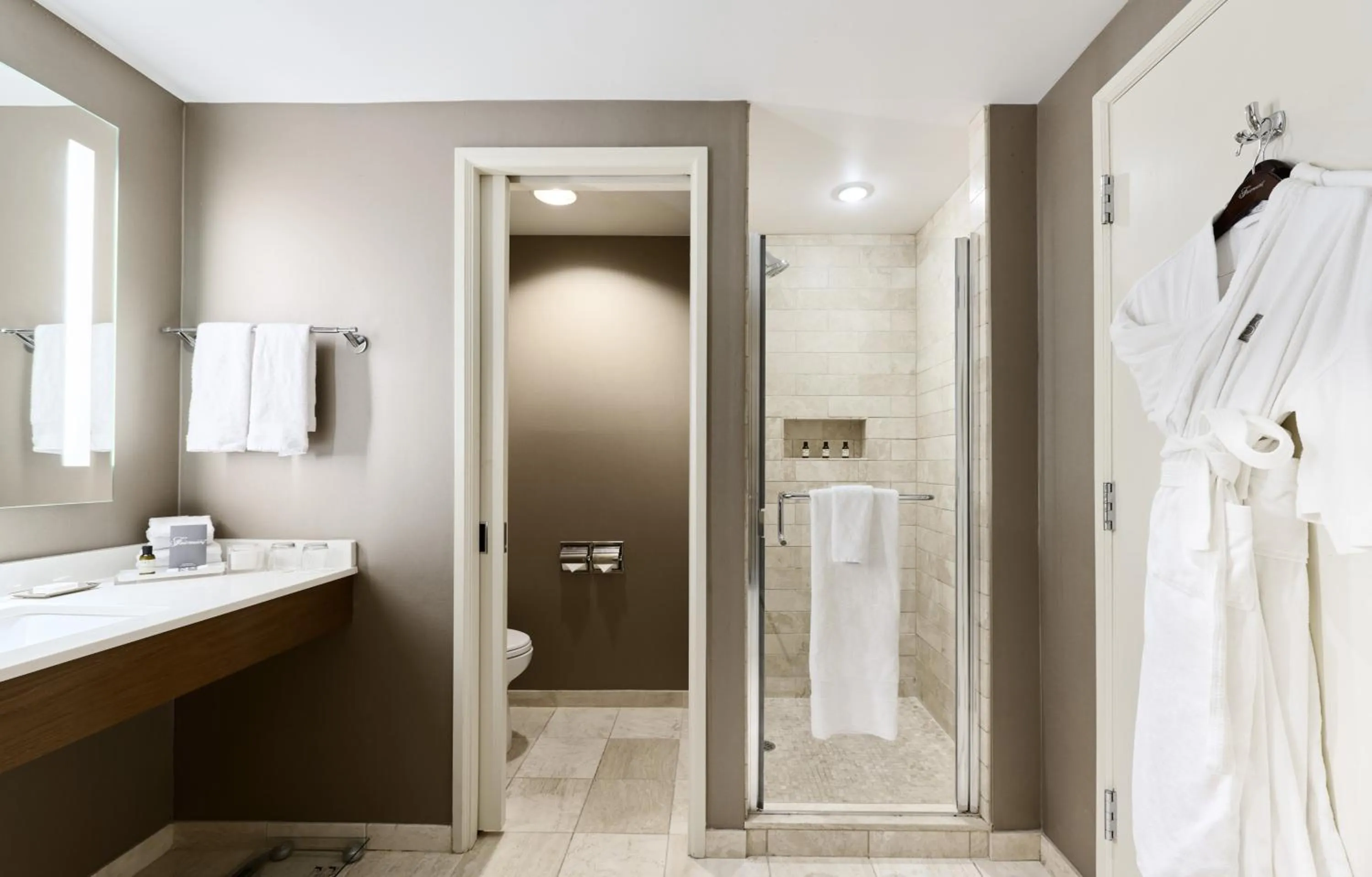 Toilet in Fairmont Chicago Millennium Park