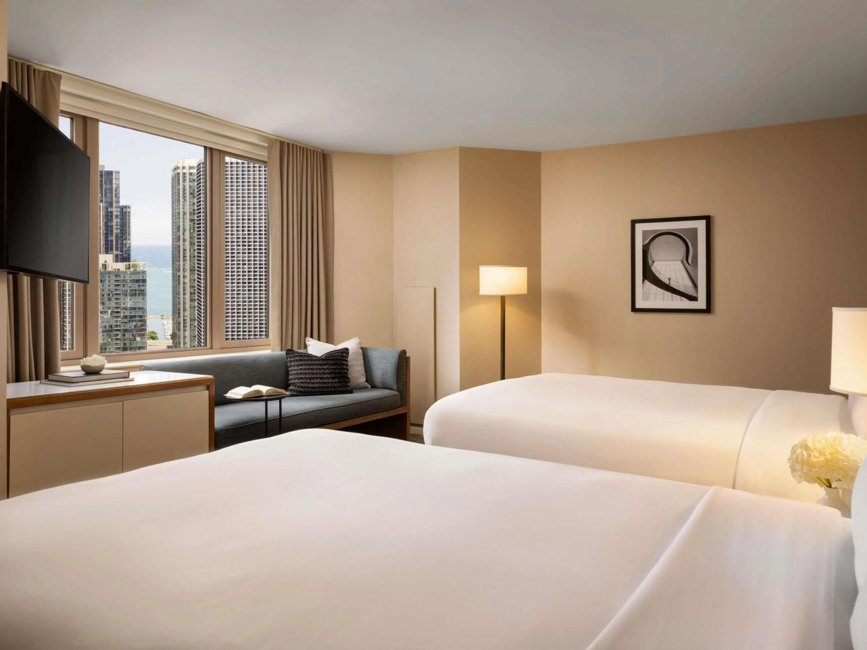 Bedroom, Bed in Fairmont Chicago Millennium Park