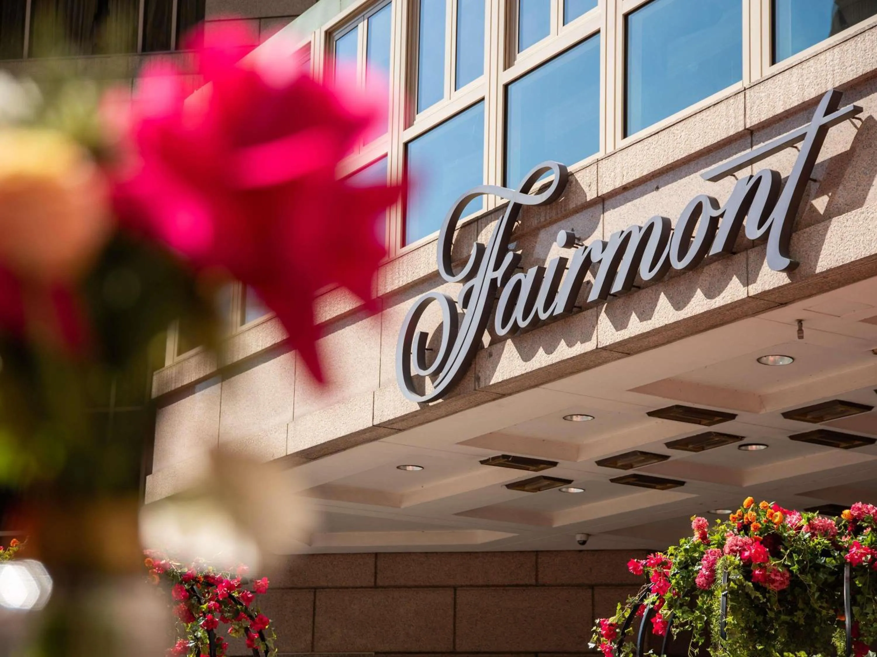 Property building in Fairmont Chicago Millennium Park