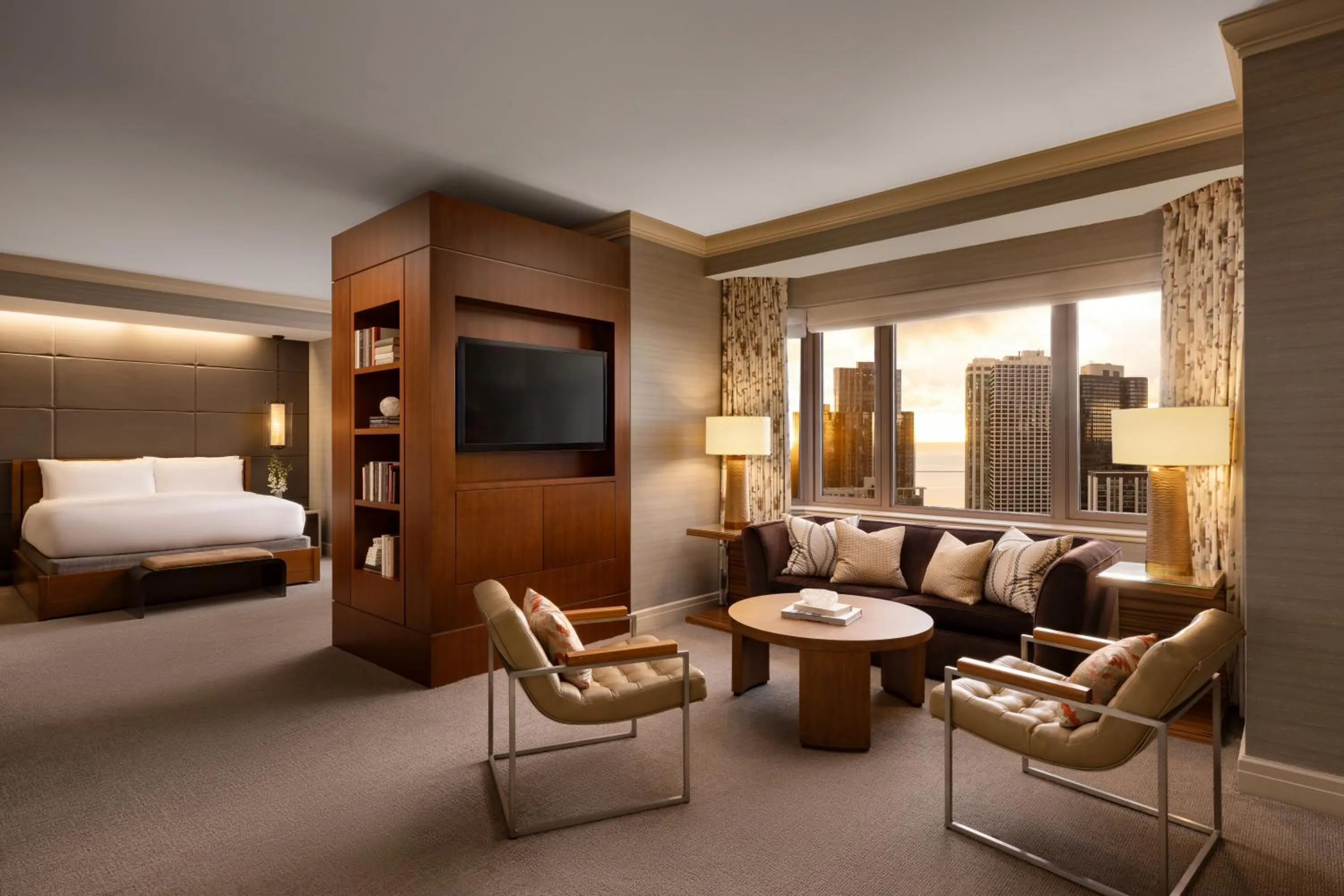 Living room, Bed in Fairmont Chicago Millennium Park