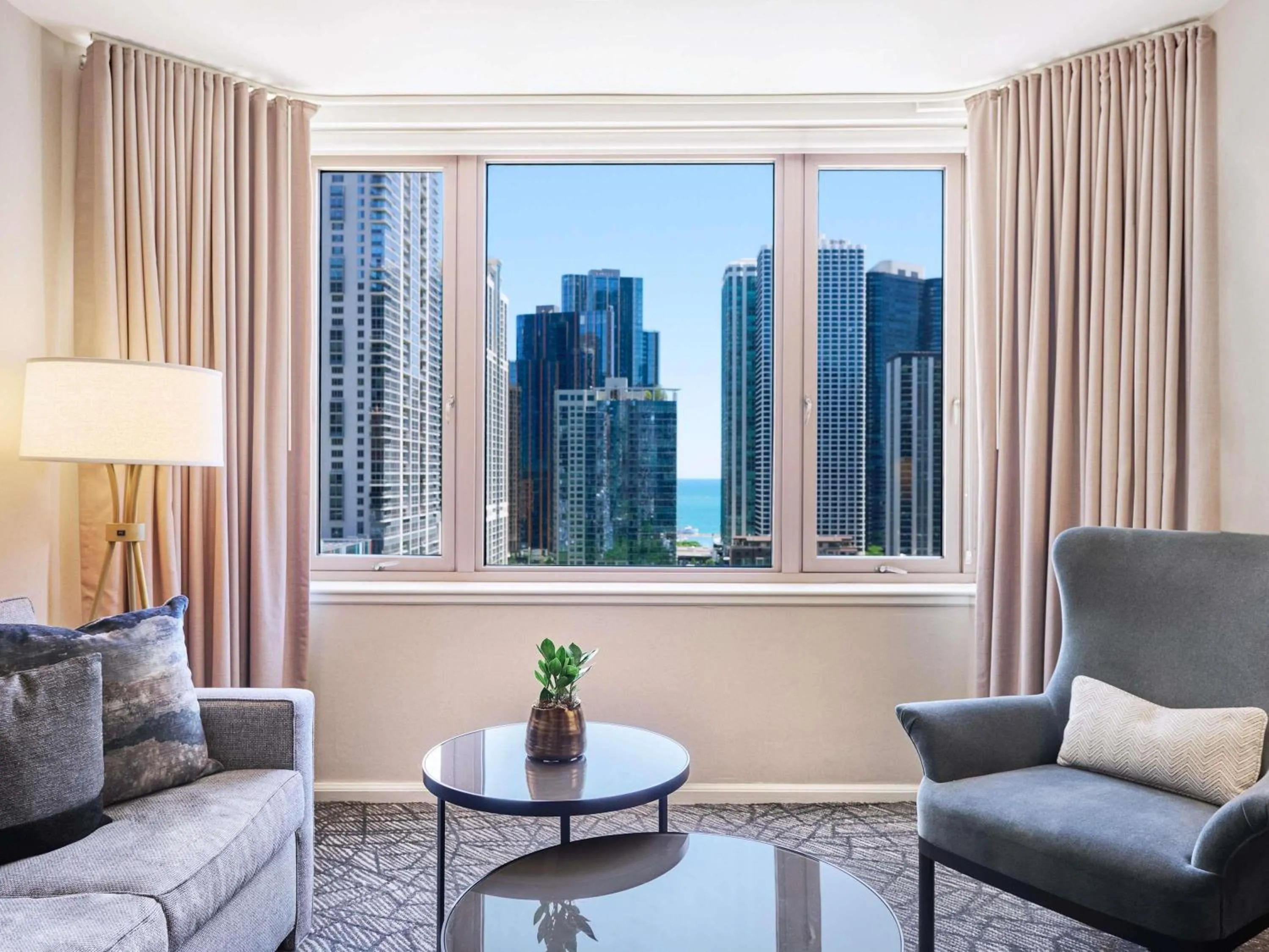 Bedroom in Fairmont Chicago Millennium Park