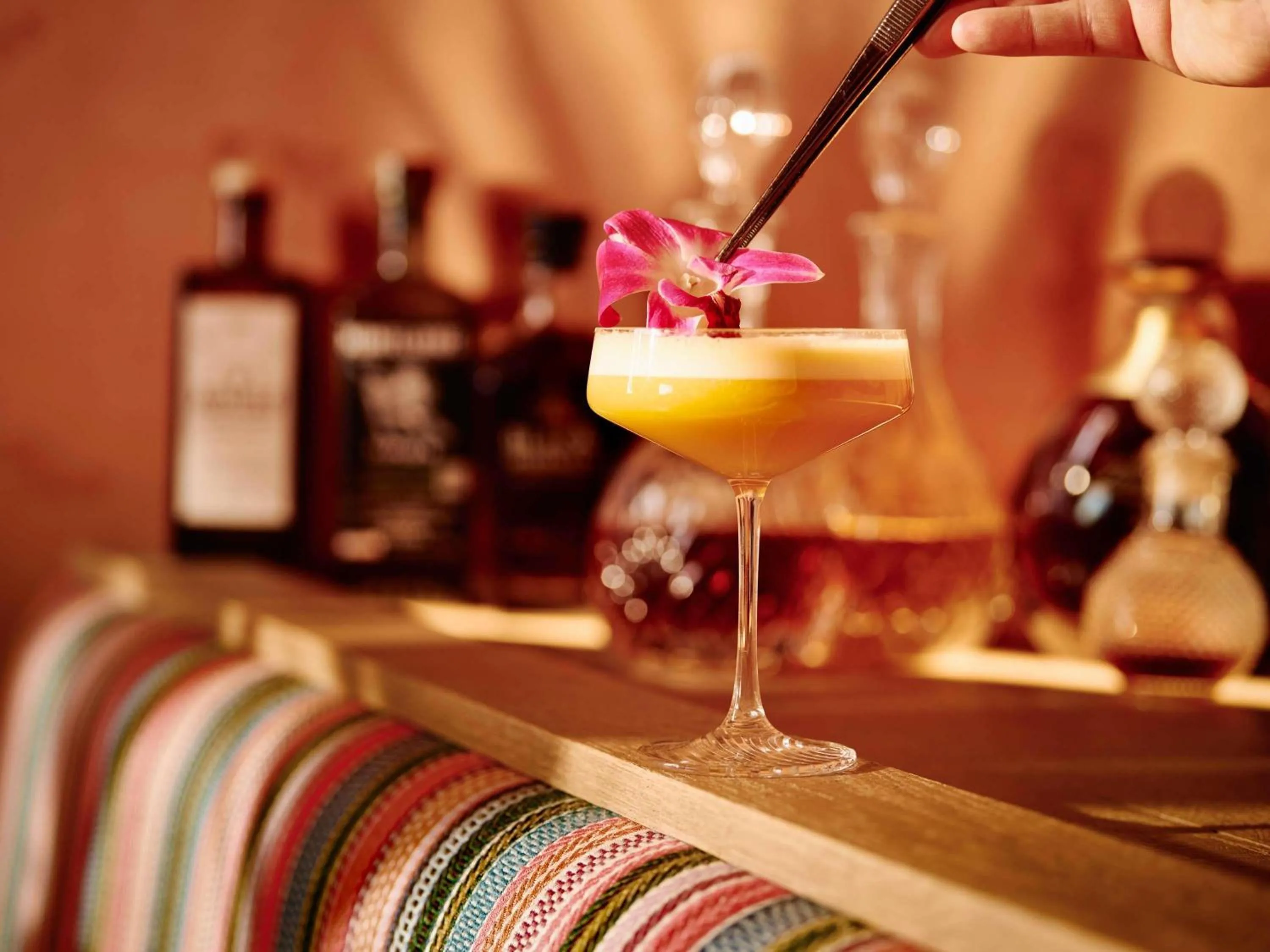 Lounge or bar in Fairmont Chicago Millennium Park