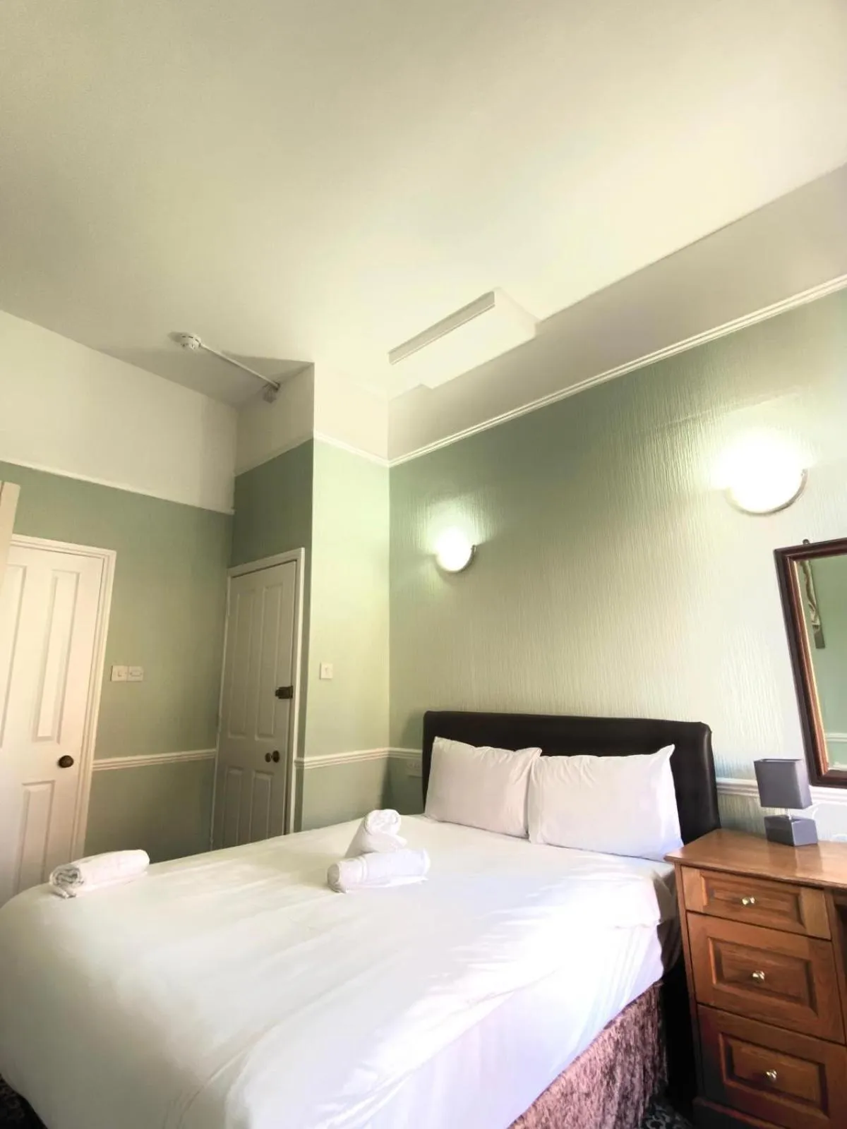 Bed in The Carlton Hotel