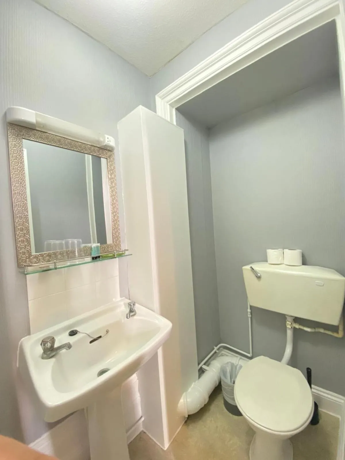 Toilet in The Carlton Hotel