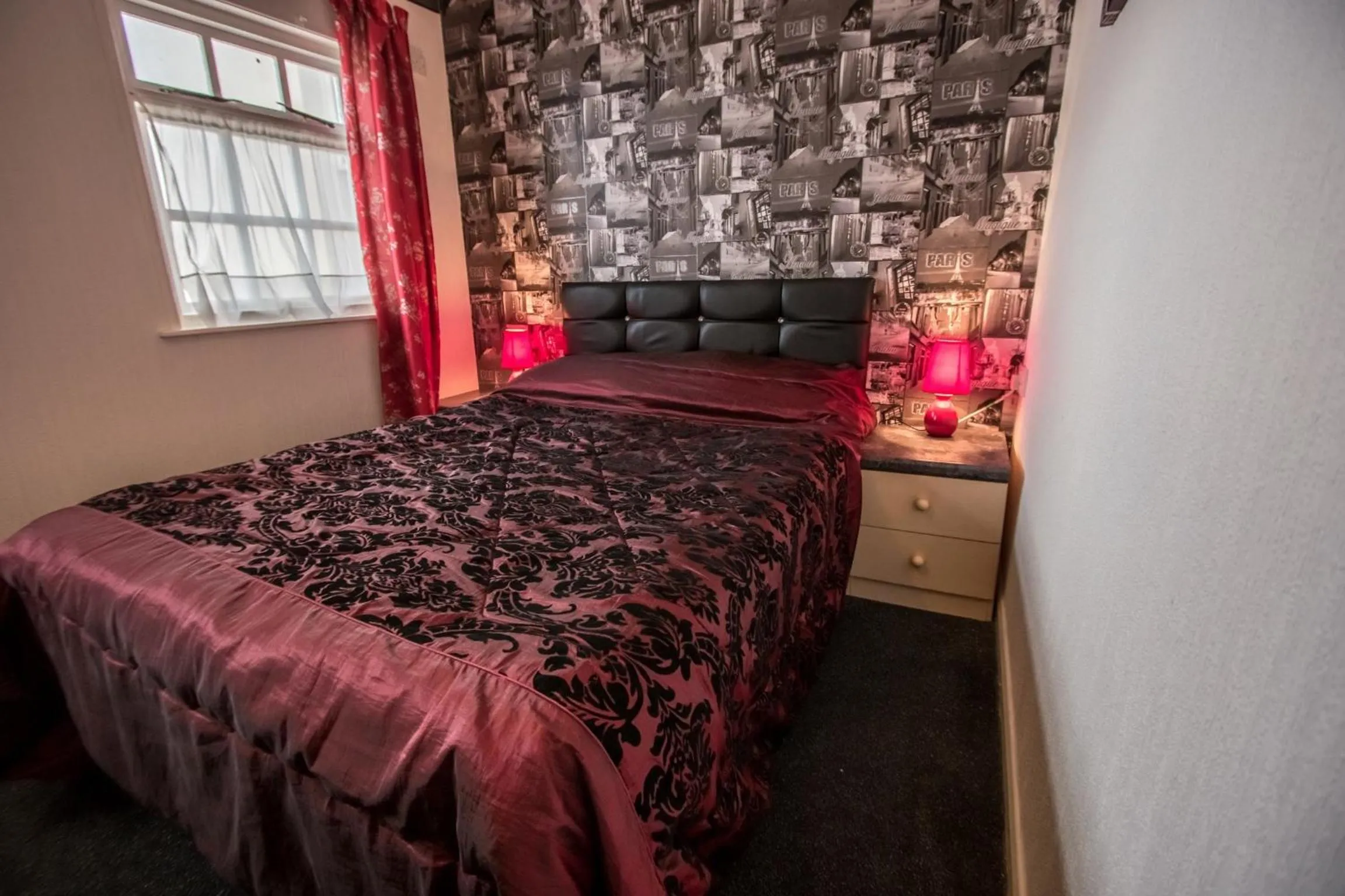 Day, Bed in The Carlton Hotel