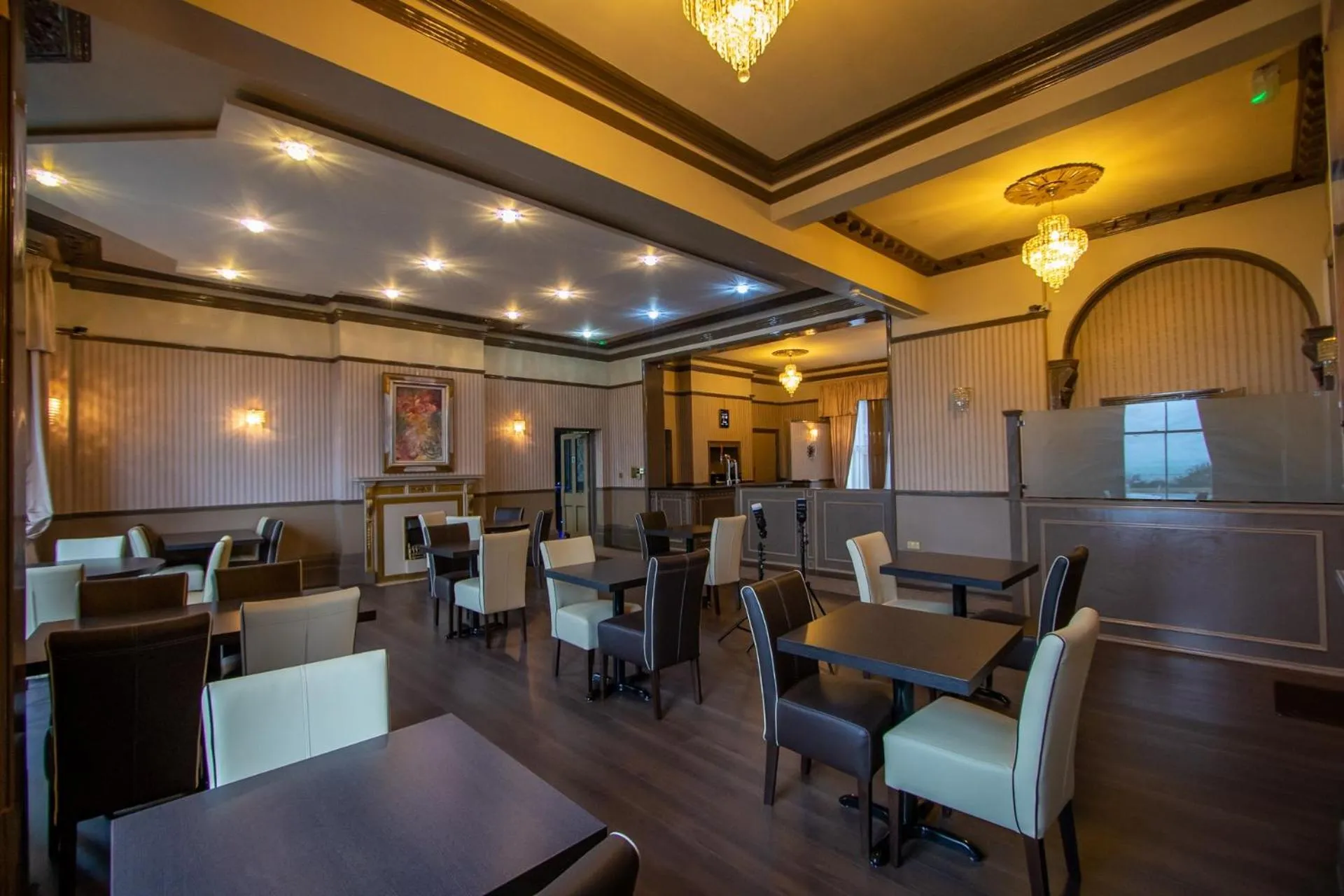 Restaurant/places to eat in The Carlton Hotel