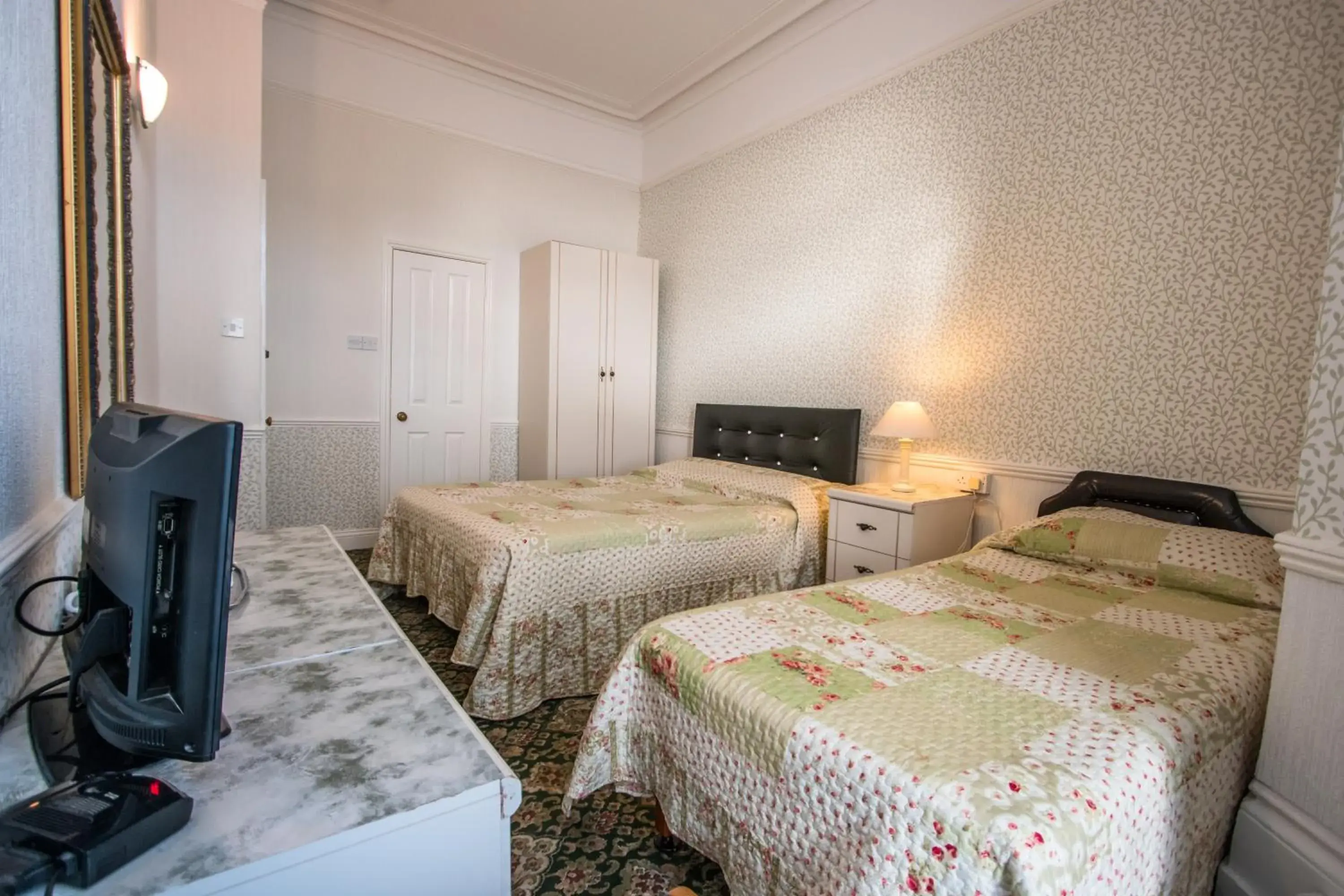 Twin Room in The Carlton Hotel Twin Room in The Carlton Hotel